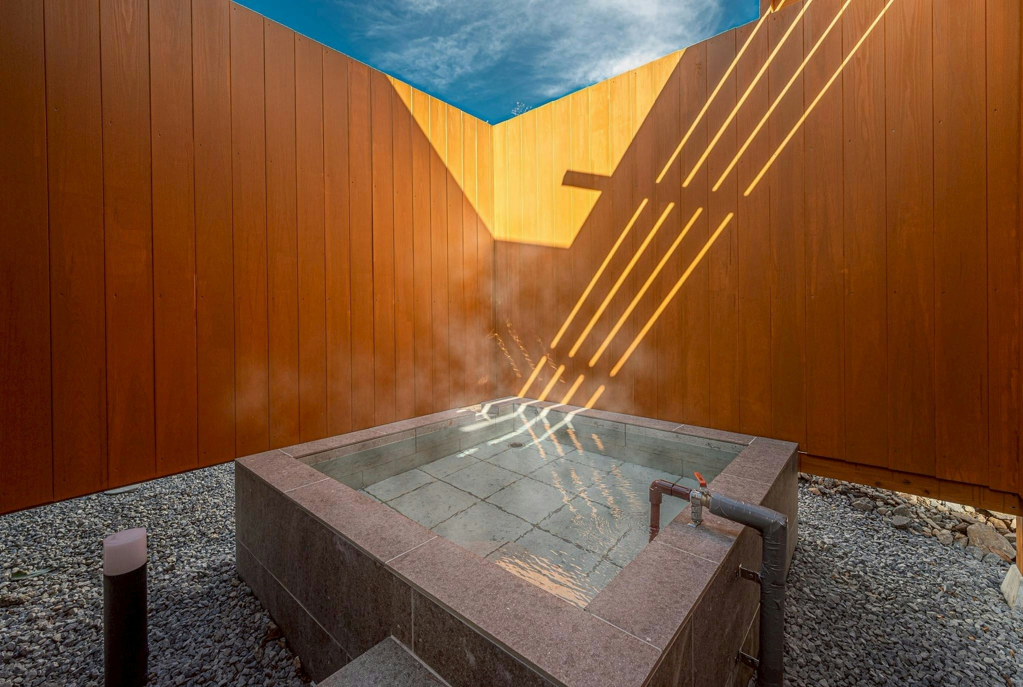 露天風呂から眺める美しい星空に酔いしれる!【星湯】新築まるまる貸し切り。ロフト付おしゃれモダン一軒家