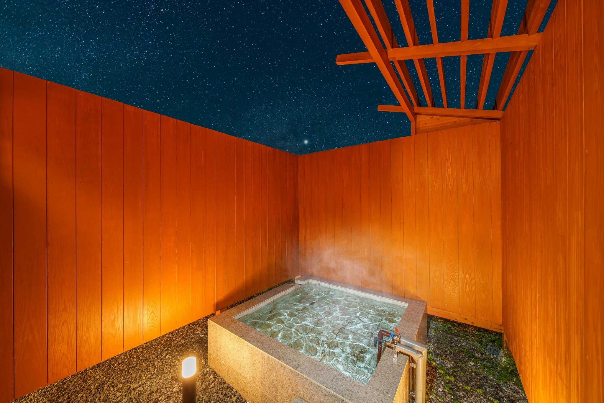 露天風呂から眺める美しい星空に酔いしれる!【星湯】新築まるまる貸し切り。ロフト付おしゃれモダン一軒家