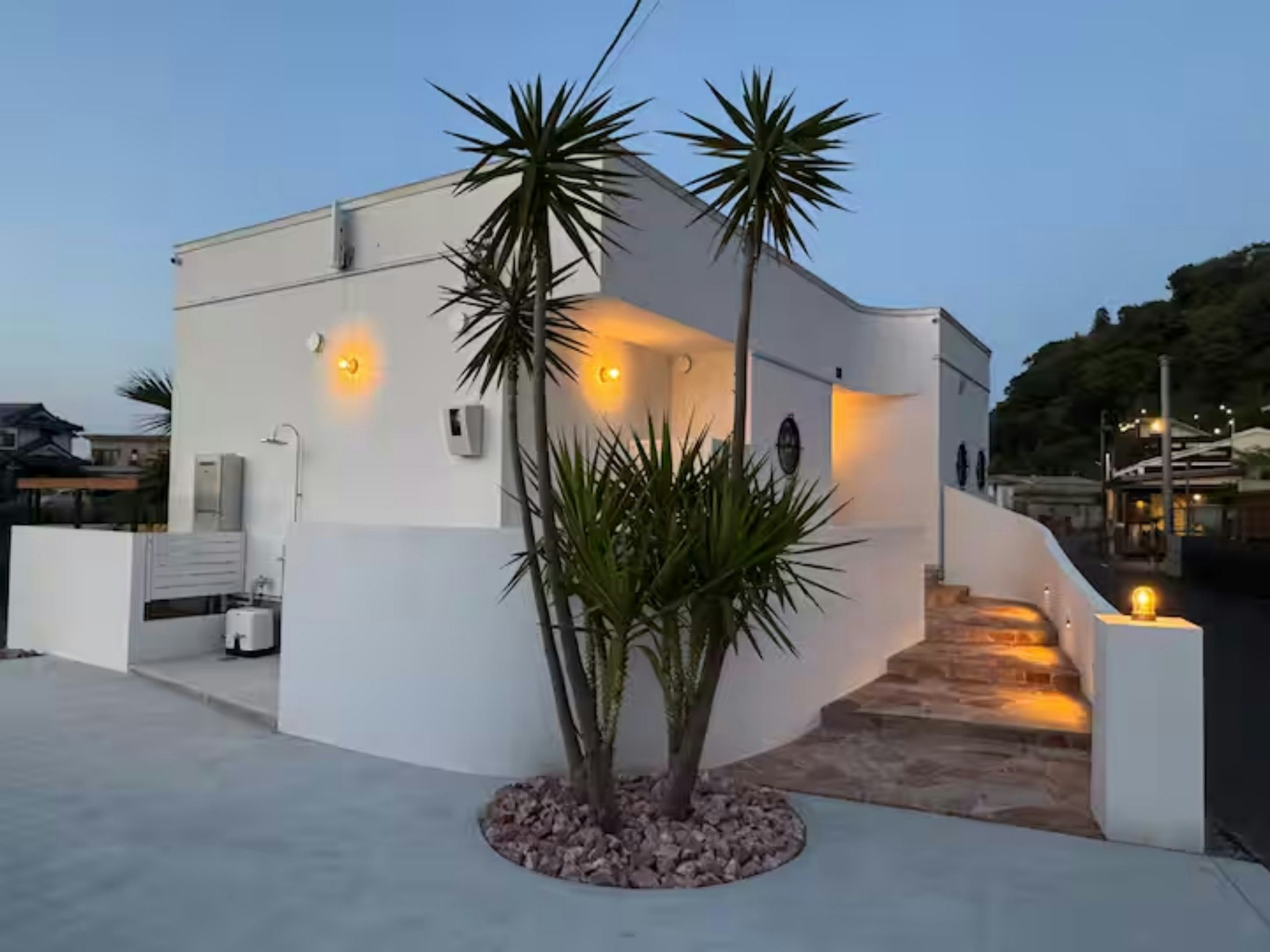 まるで地中海の島に迷いこんだような青島のリゾート一棟貸し別荘