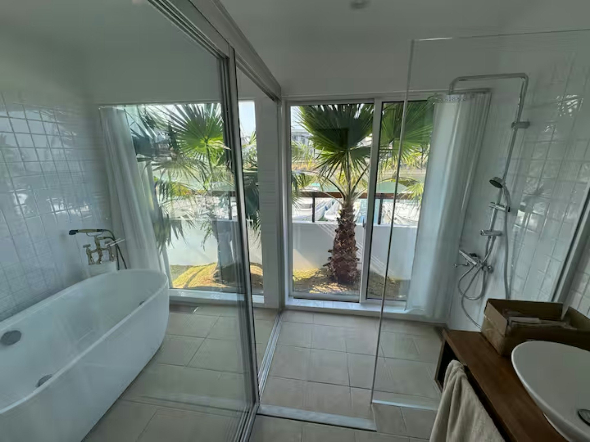 まるで地中海の島に迷いこんだような青島のリゾート一棟貸し別荘