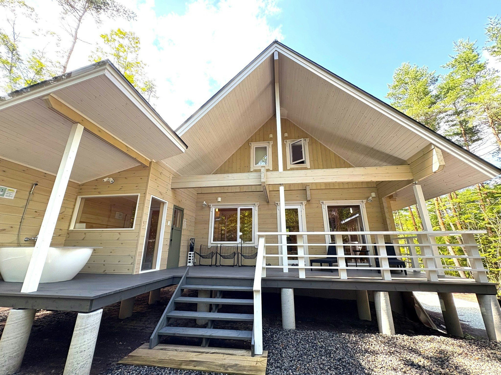 フィンランドサウナと本格的炭火BBQ、薪ストーブを楽しむ森ステイ