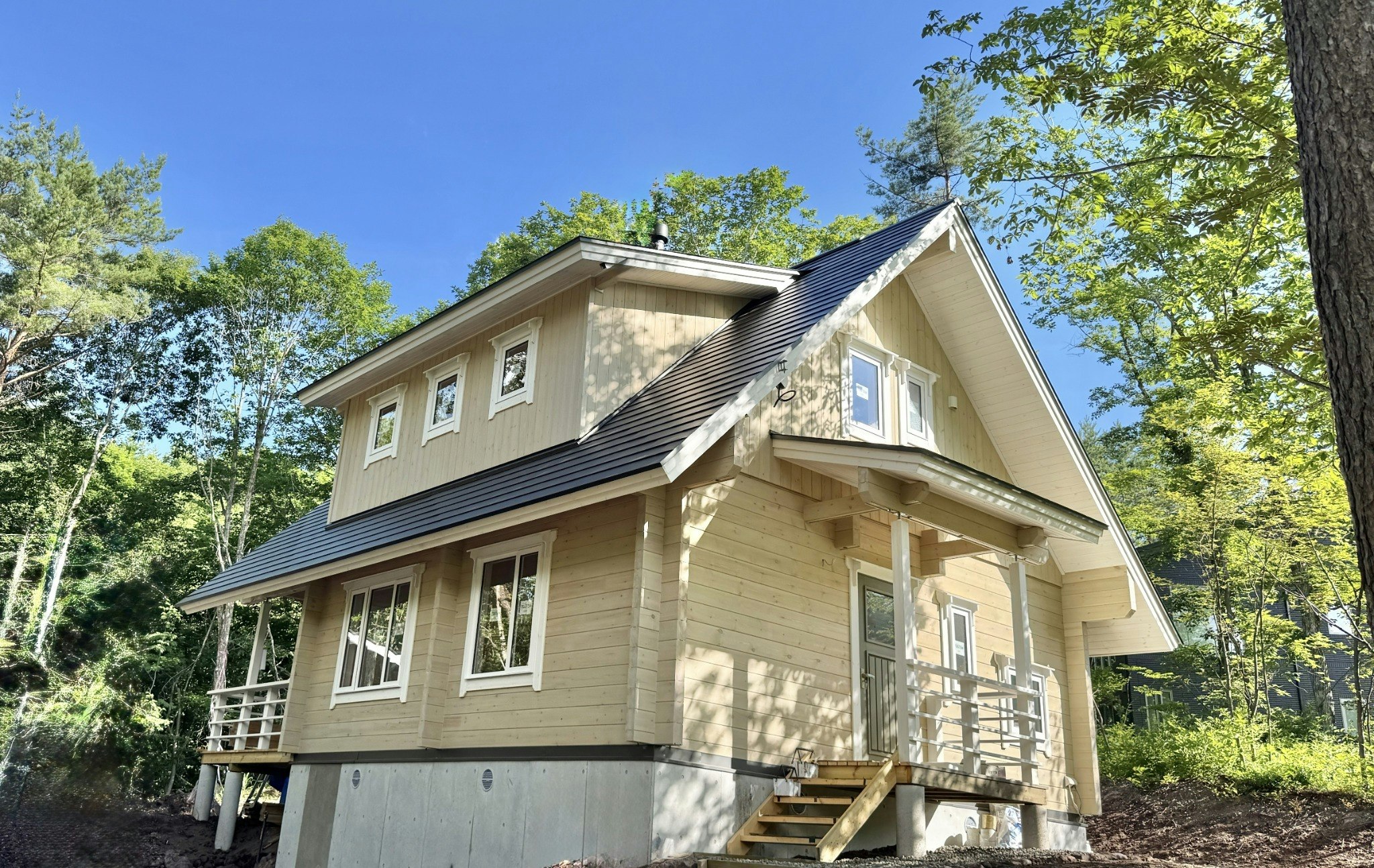 フィンランドサウナと本格的炭火BBQ、薪ストーブを楽しむ森ステイ