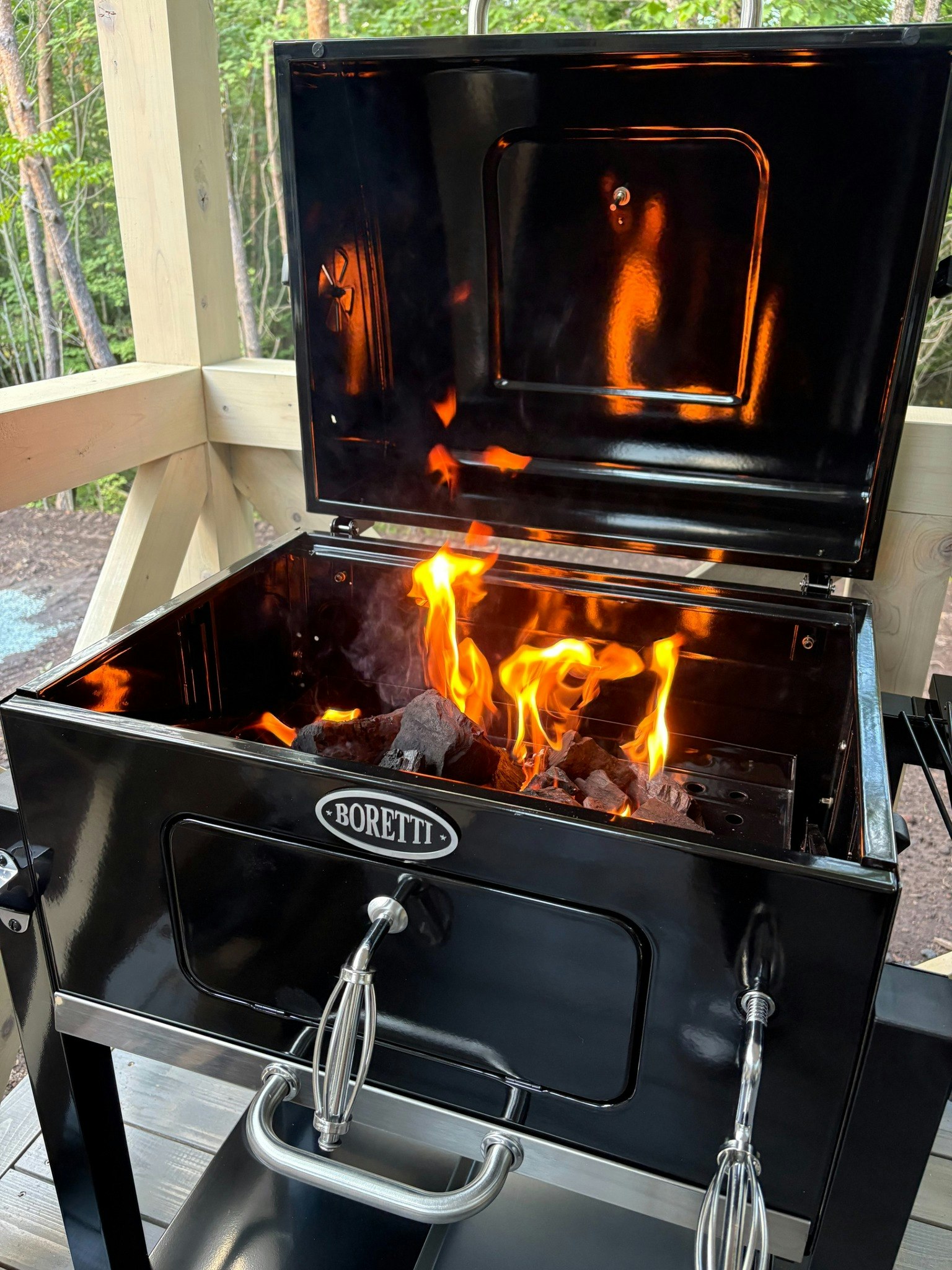フィンランドサウナと本格的炭火BBQ、薪ストーブを楽しむ森ステイ