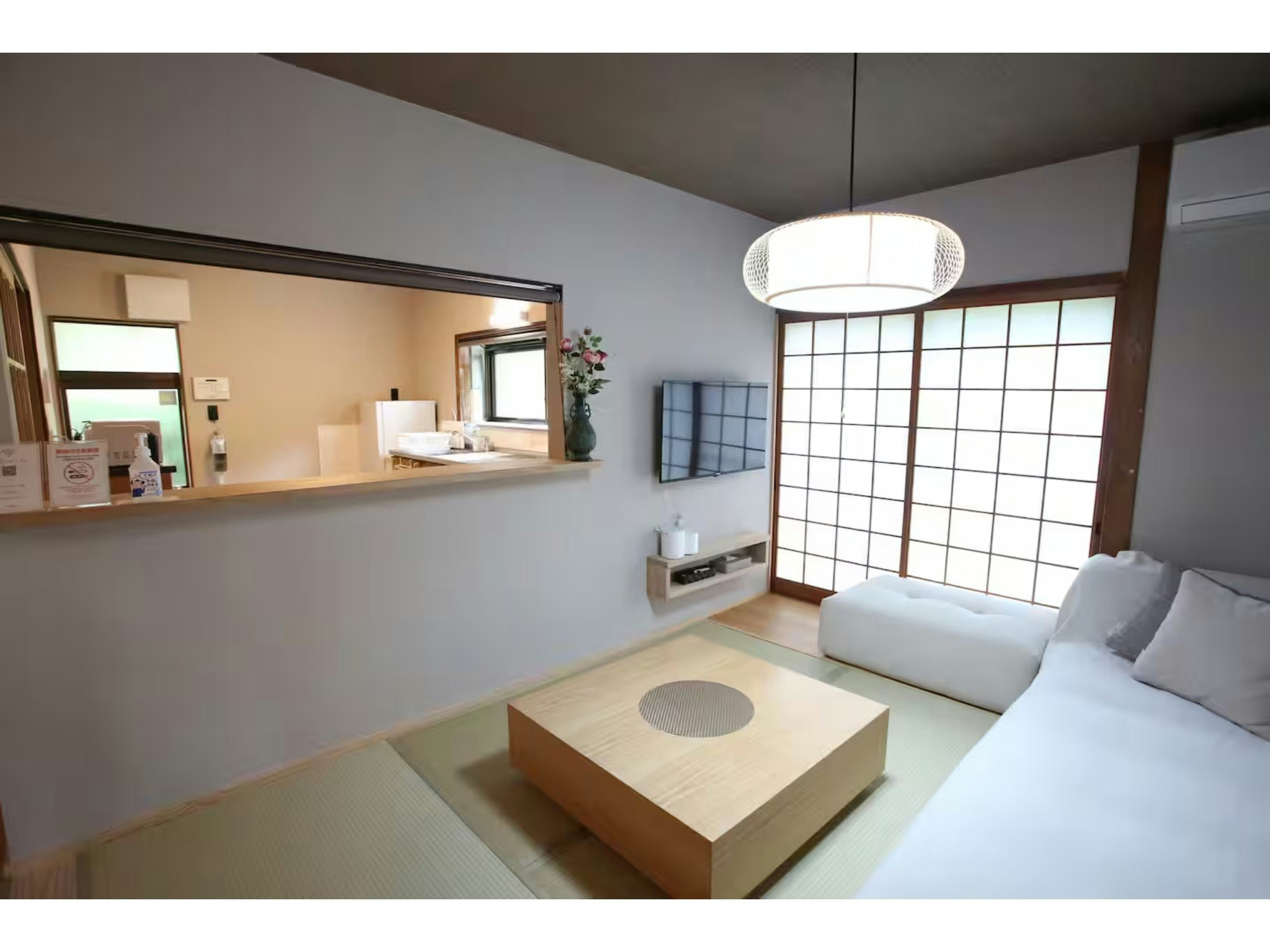 金鱗湖&湯の坪街道まで車6分|和風一棟貸切の無人宿|12名