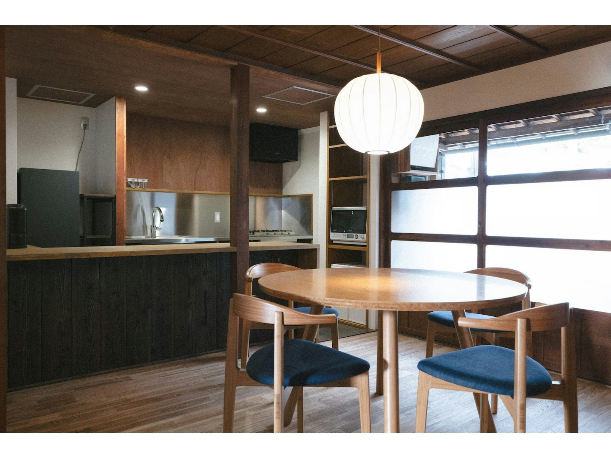 【禁煙】「泊まれるデニム屋」瀬戸内海を望むデニムの街・児島。街の中に佇む一棟貸しの宿泊施設