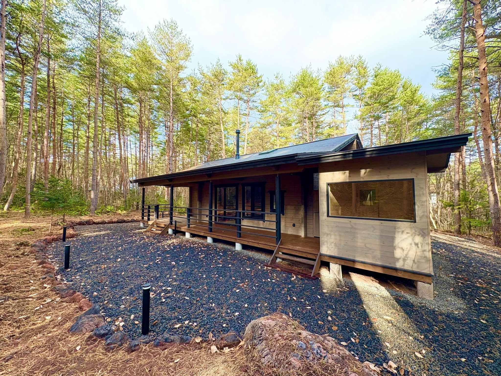 フィンランドサウナと本格的炭火BBQ、薪ストーブを楽しむ森ステイ