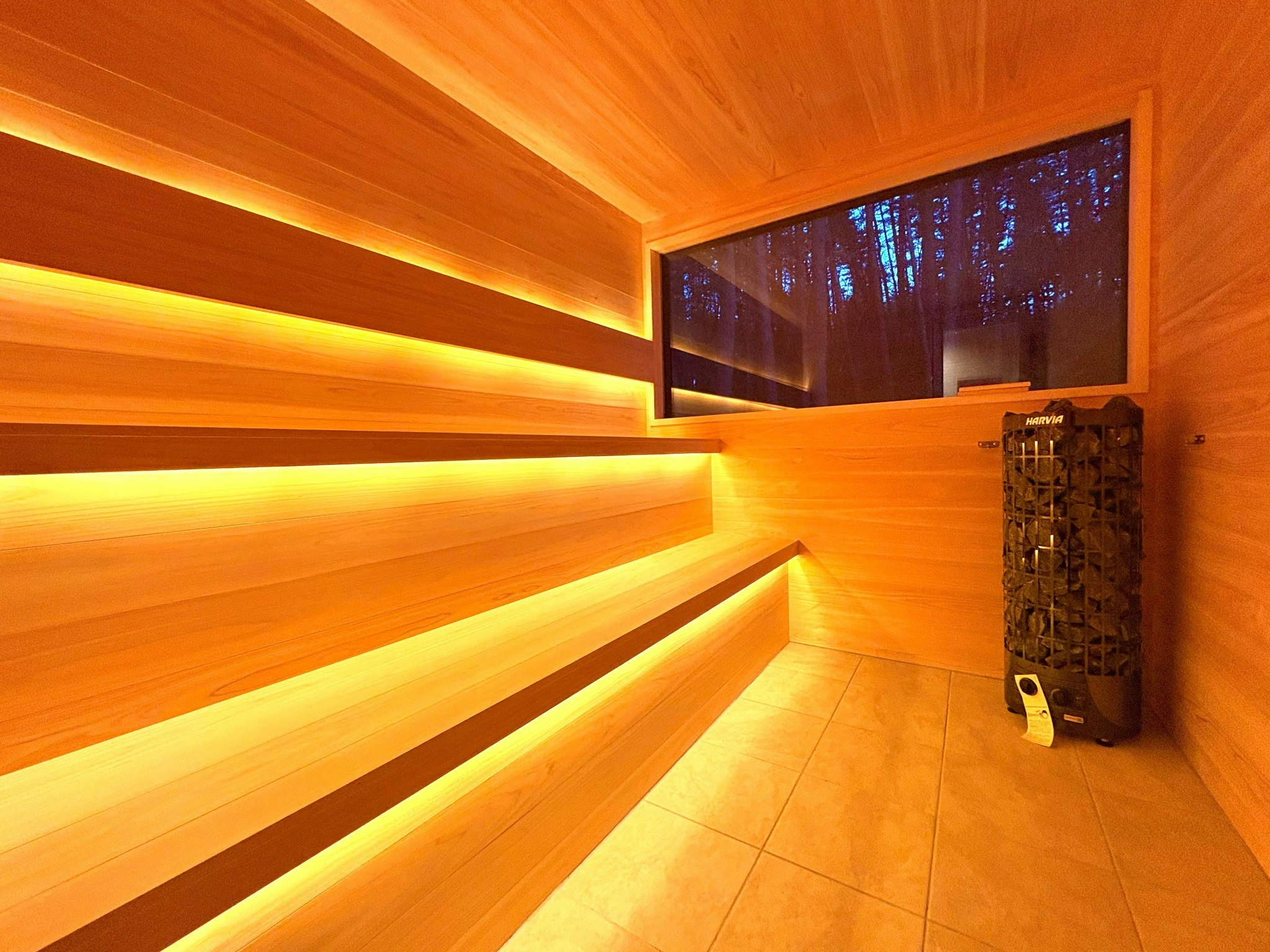 フィンランドサウナと本格的炭火BBQ、薪ストーブを楽しむ森ステイ