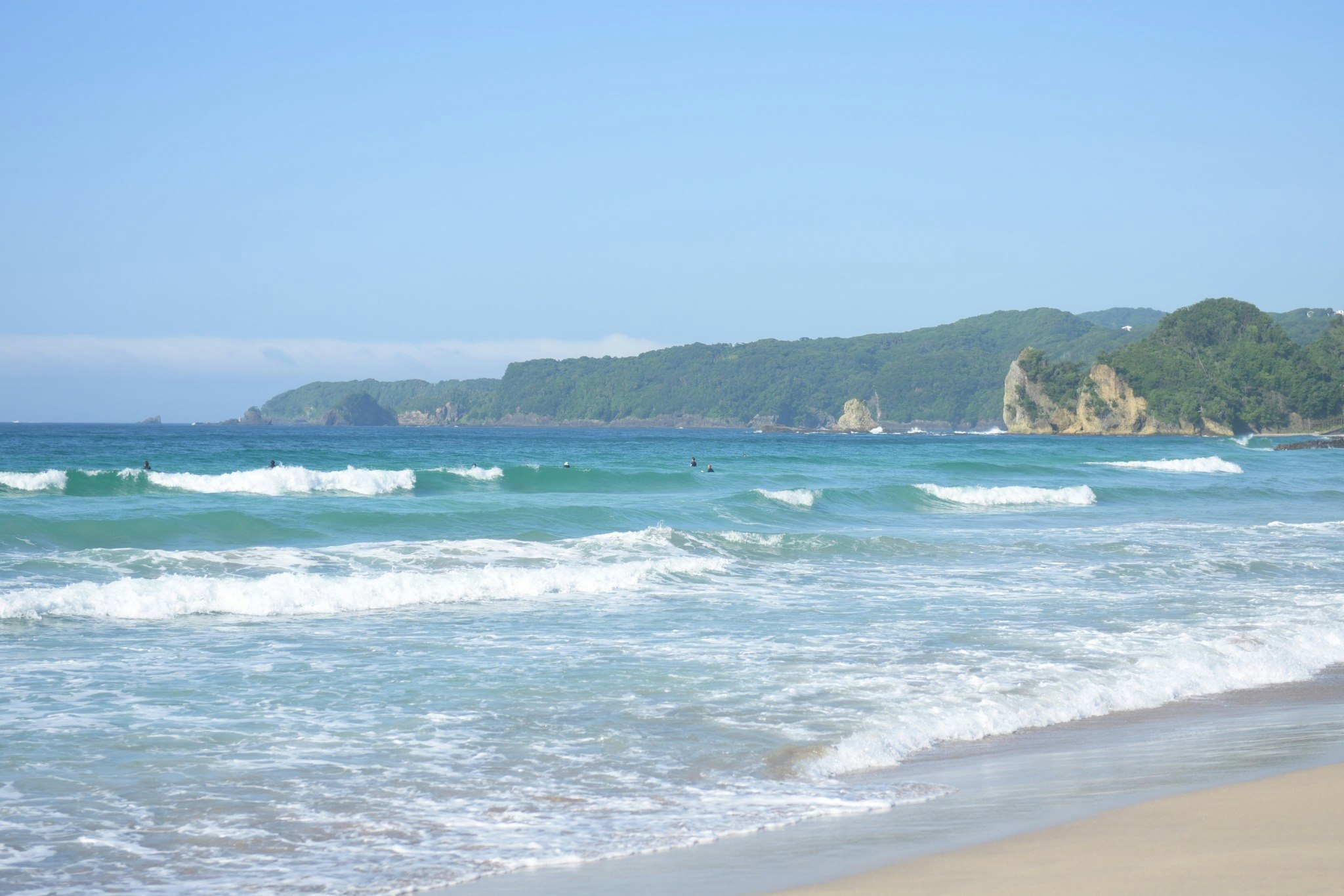 個室セミシングル4台|定員4名|共用シャワー|海と風の隠れ家