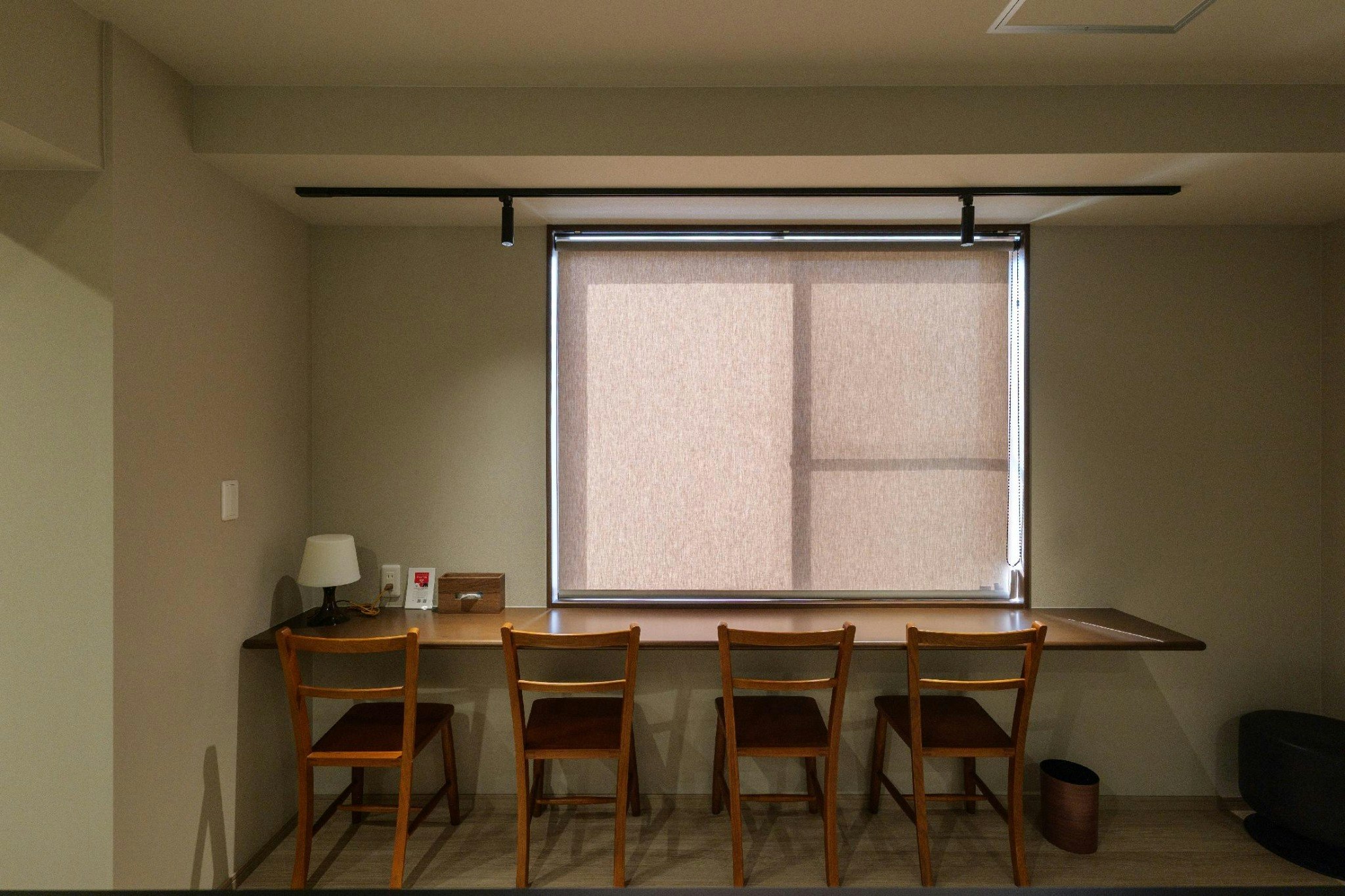 熊本城のすぐそば、繁華街へも徒歩2分。ワンフロア貸切の開放感あるお部屋