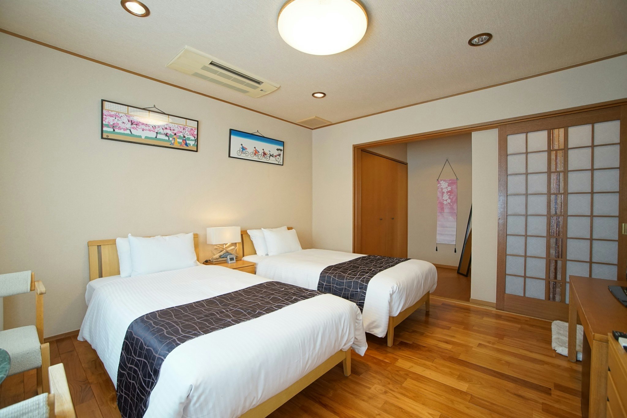 京都の歴史に囲まれた高級ゲストハウス。舞妓さんの街で贅沢体験。