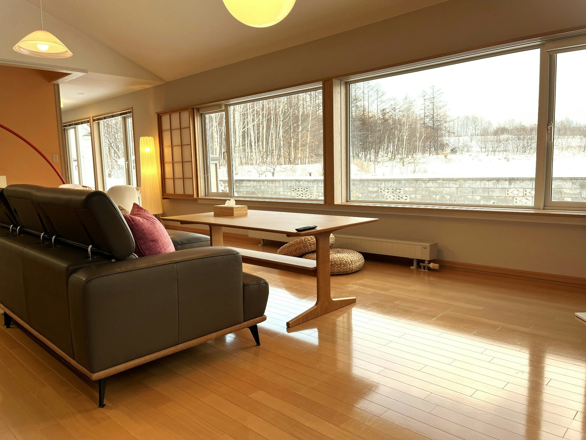 美瑛・富良野・旭川へ好アクセス!最大12名宿泊可の200平米5SLLDK邸宅・無料駐車場4台