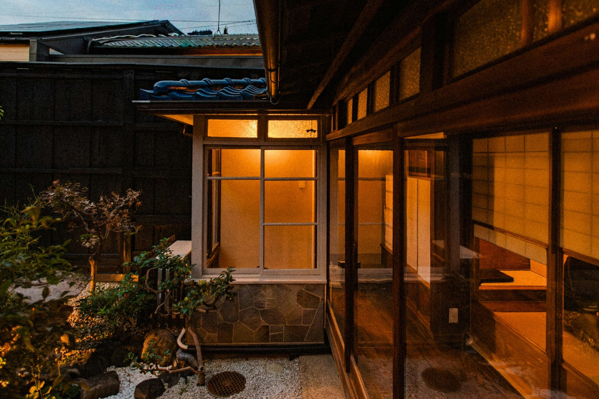 【Domo+ 五条七夜】旧質屋の京町家|二棟構成の静かな隠れ家|主屋+離れ・3寝室3浴室