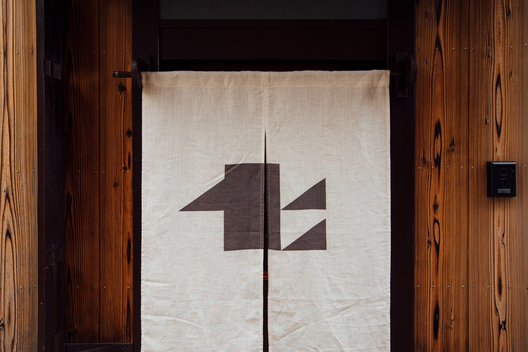 【Domo+ 五条七夜】旧質屋の京町家|二棟構成の静かな隠れ家|主屋+離れ・3寝室3浴室