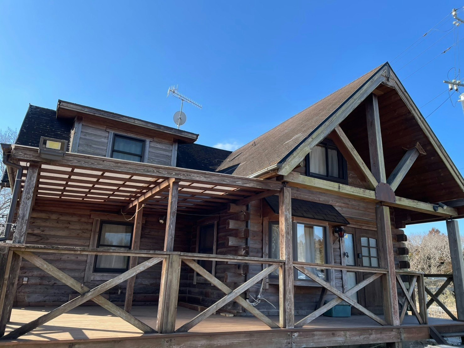 小鳥のさえずりが聞こえる静かなログハウス