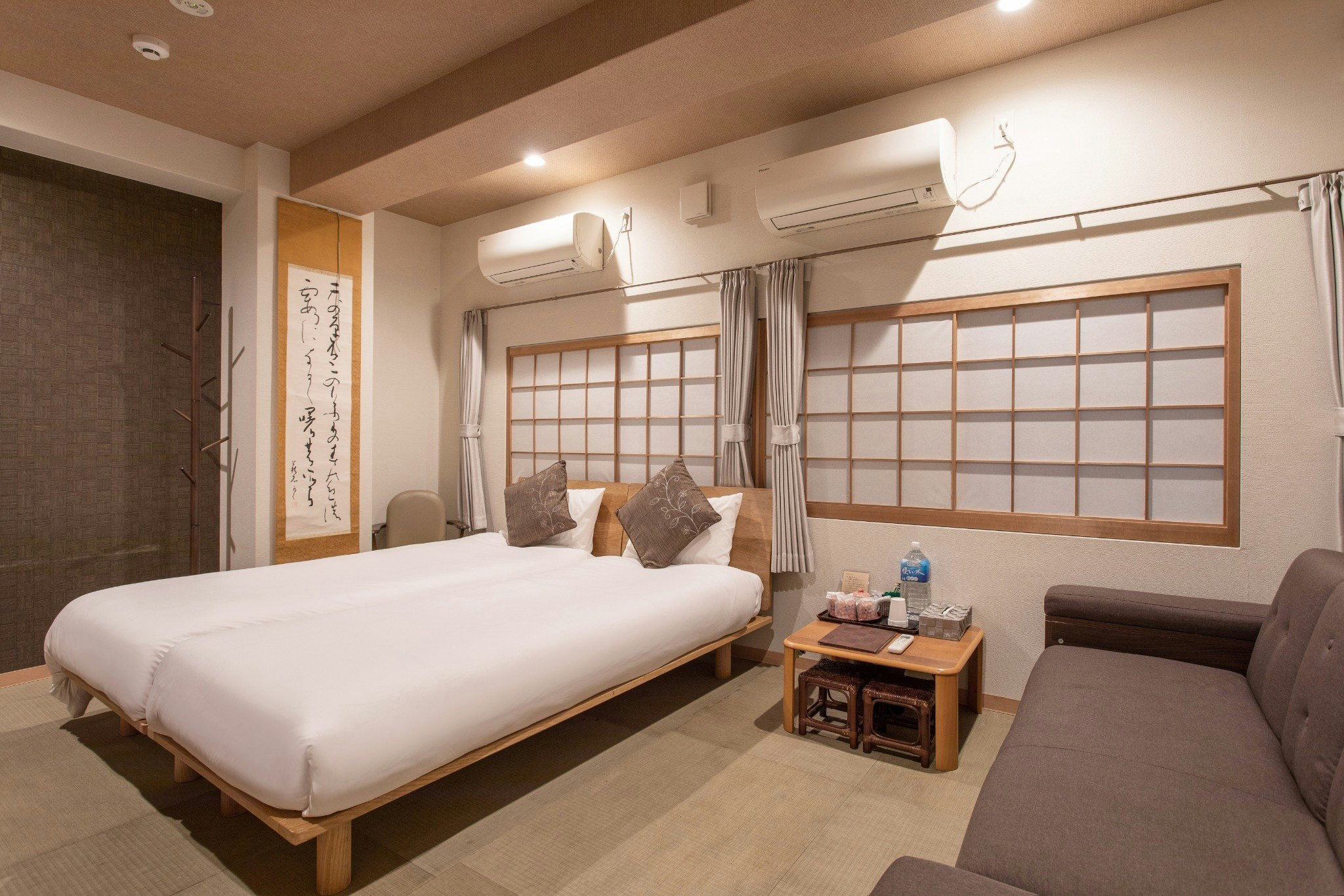 ROOM A洋室トリプル(30m2)|シングル2台+ソファベッド|バス・トイレ独立