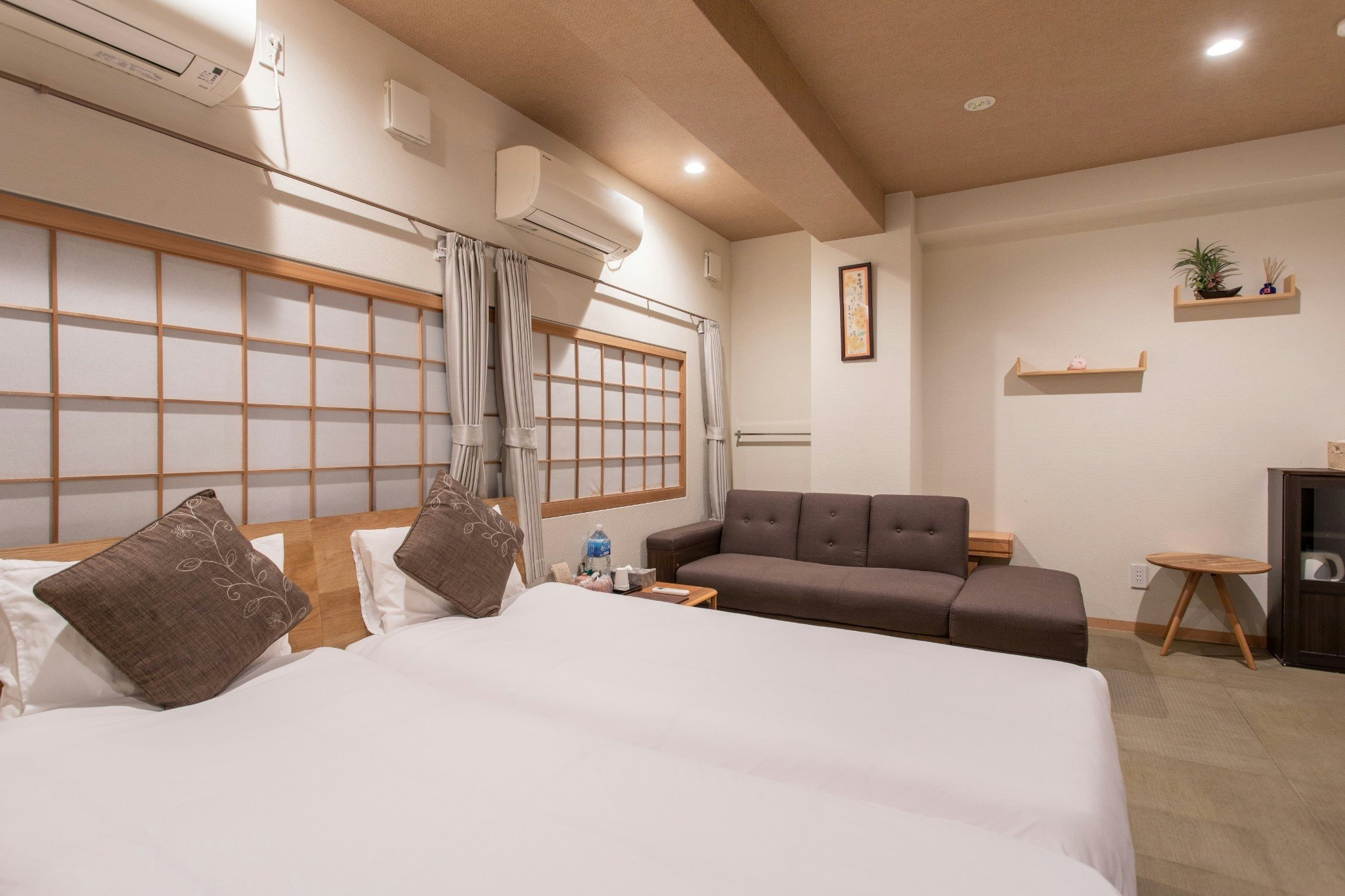 ROOM A洋室トリプル(30m2)|シングル2台+ソファベッド|バス・トイレ独立