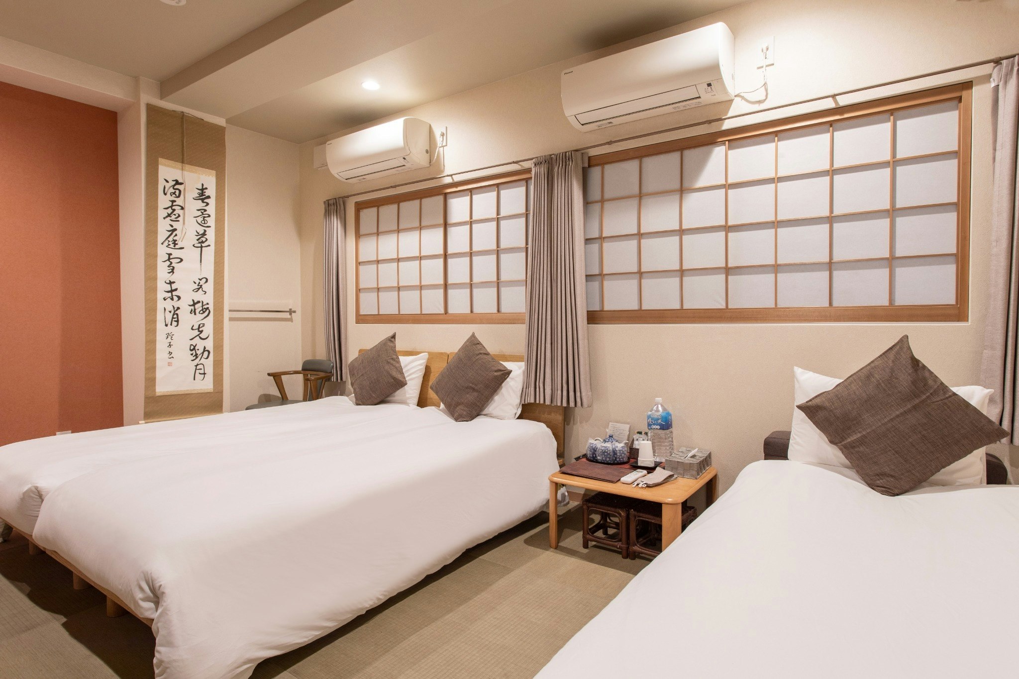 ROOM A洋室トリプル(30m2)|シングル2台+ソファベッド|バス・トイレ独立