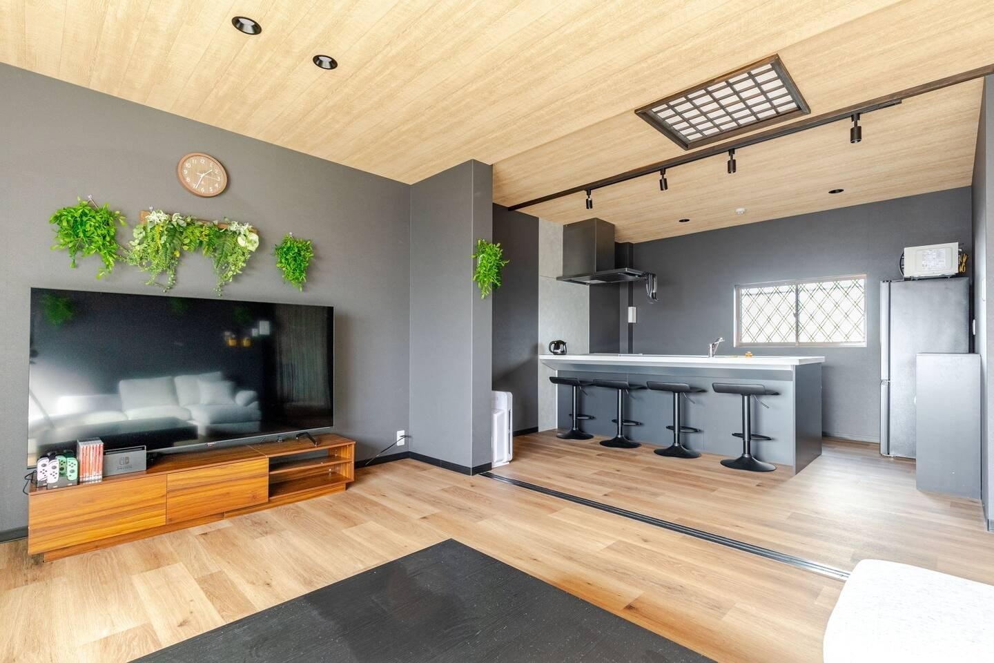 【en stay006】広々リビングとダイニングで癒しの空間(貸切部屋)