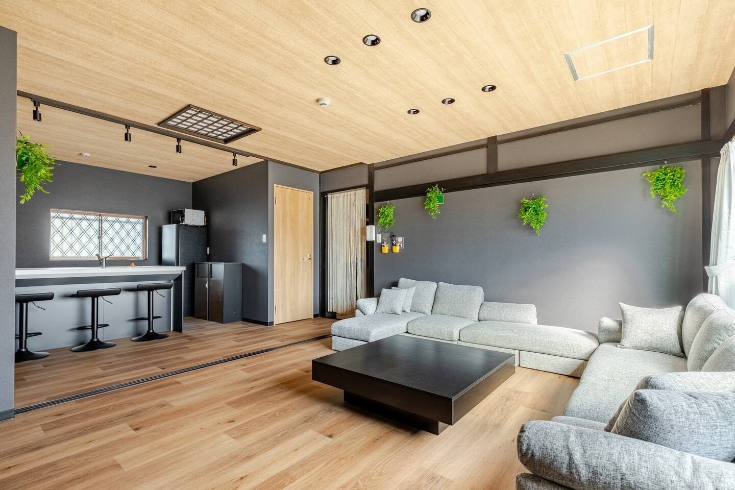 【en stay006】広々リビングとダイニングで癒しの空間(貸切部屋)