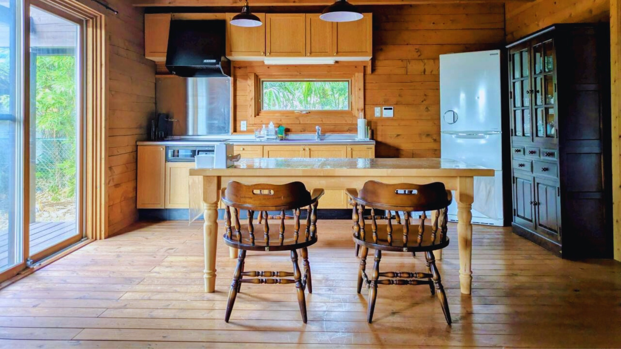 伊豆の高台に佇むログハウスの貸別荘 #グループや家族旅行におすすめ #広々リビング #BBQグリル付