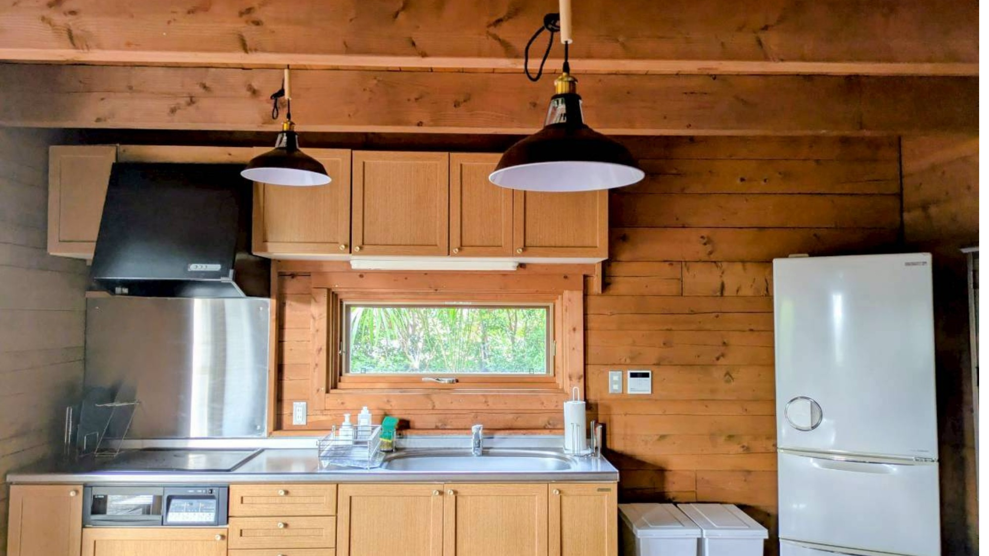 伊豆の高台に佇むログハウスの貸別荘 #グループや家族旅行におすすめ #広々リビング #BBQグリル付