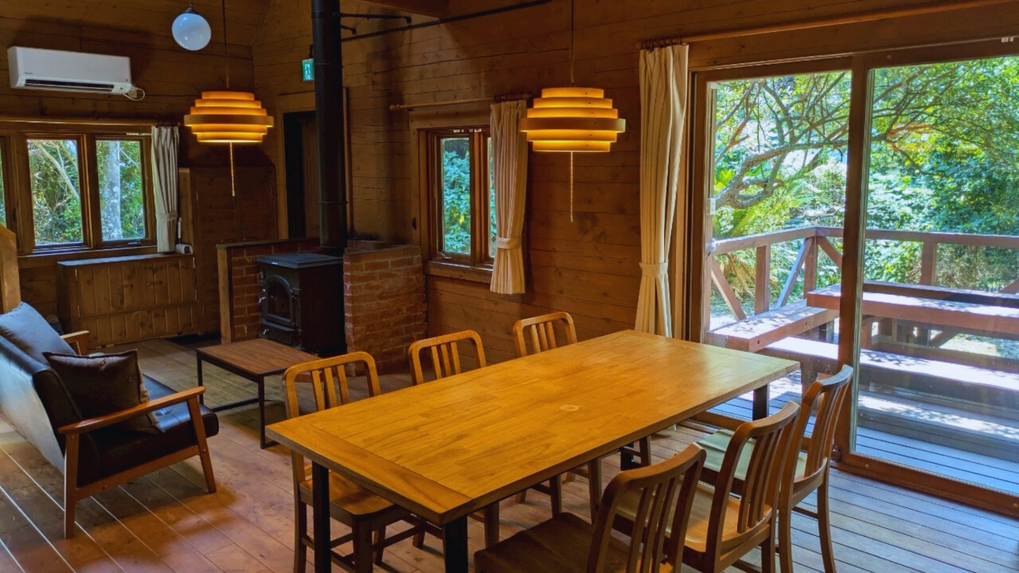 【1日1組限定】鋸南/南房総にある星降る隠れ家・テラスでBBQ・広々吹き抜け・BESSログハウス