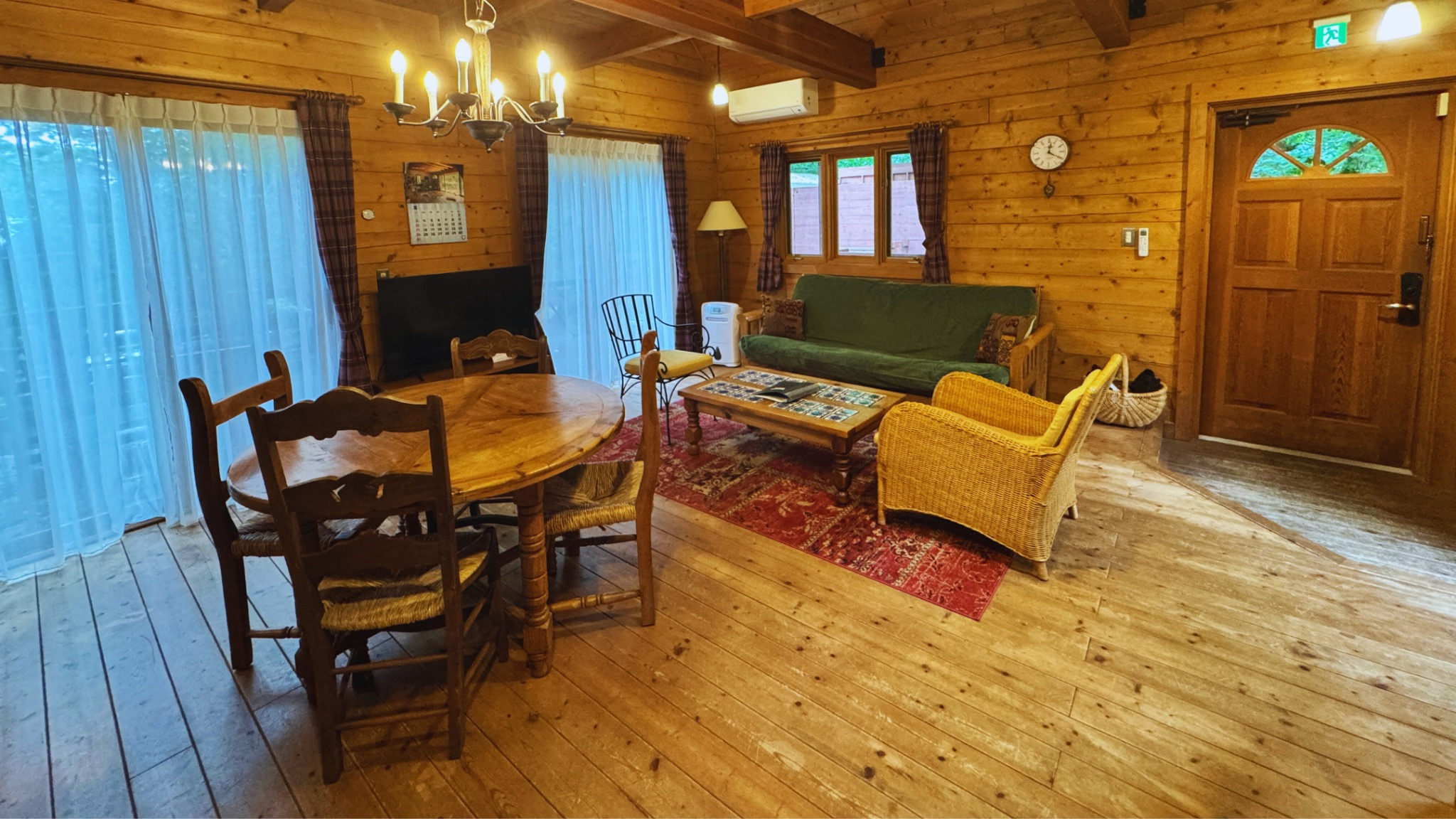 【1日1組限定】山中湖そば|森に囲まれたBESSログハウス|愛犬猫同伴OK&プライベートサウナ有