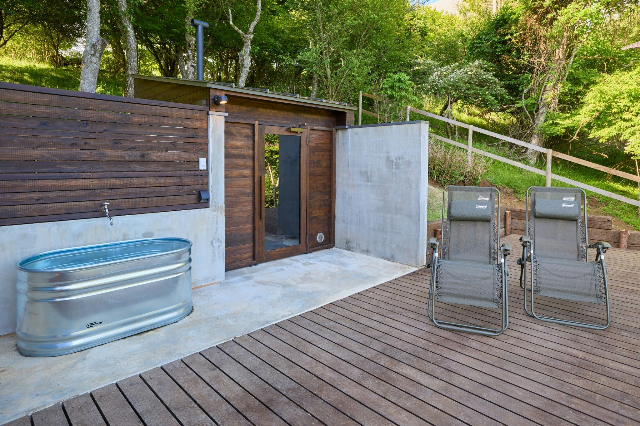 サウナ&BBQ&焚き火、富士山と山中湖を望む大人のアウトドアヴィラ