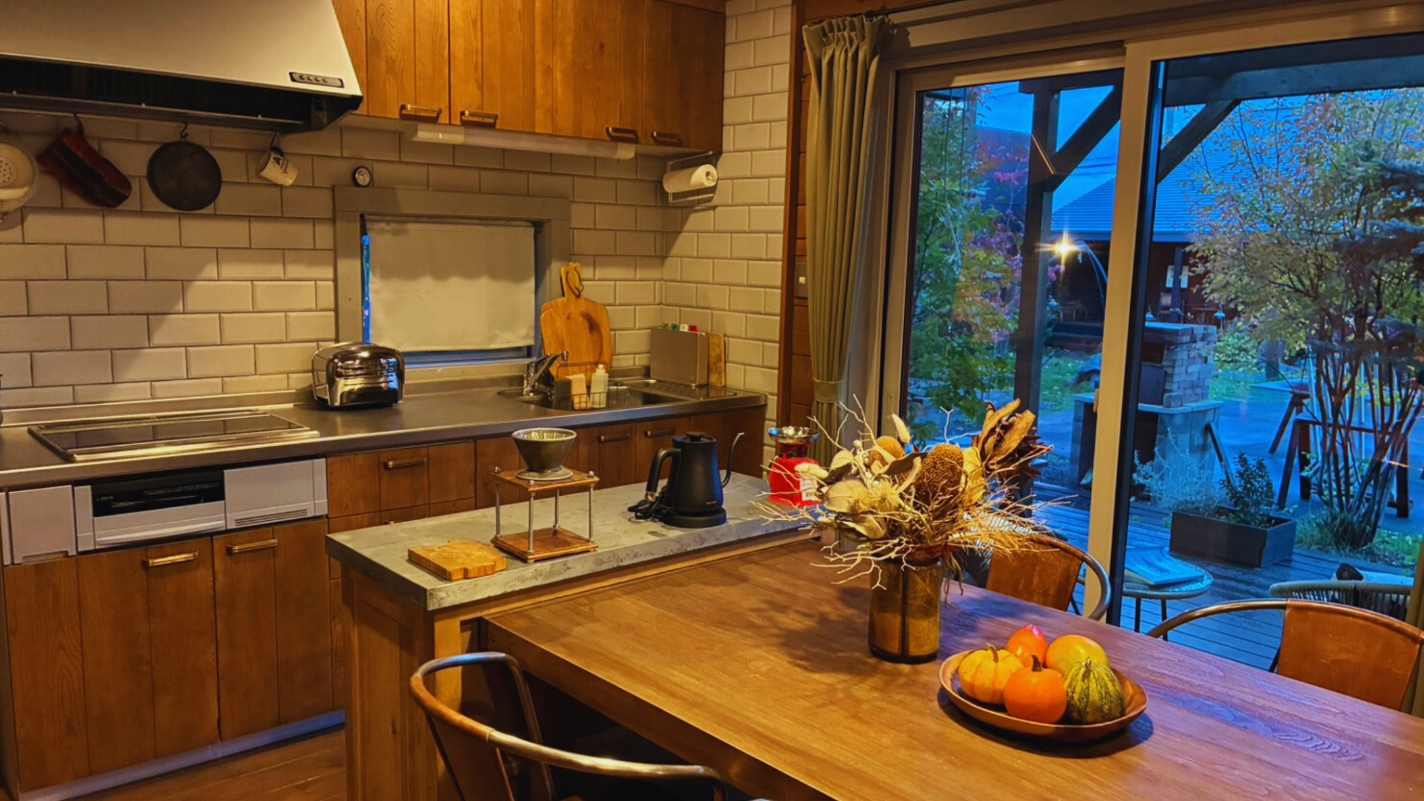 【1日1組限定】札幌/江別の薪ストーブが体験できるログハウス|土間リビング・木の香り|BESS札幌