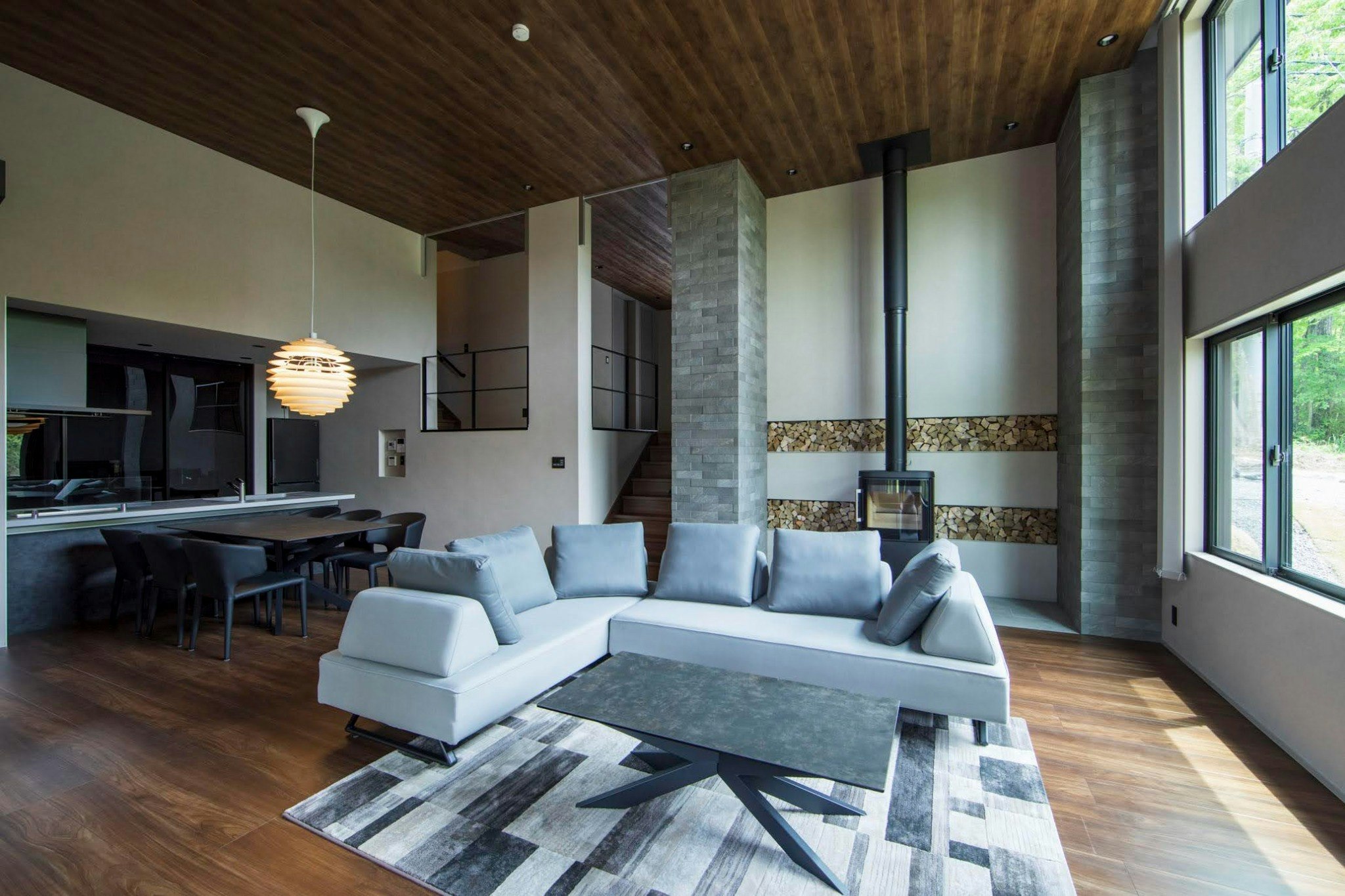 サウナ&BBQ&焚き火、せせらぎと森林浴のラグジュアリーヴィラ