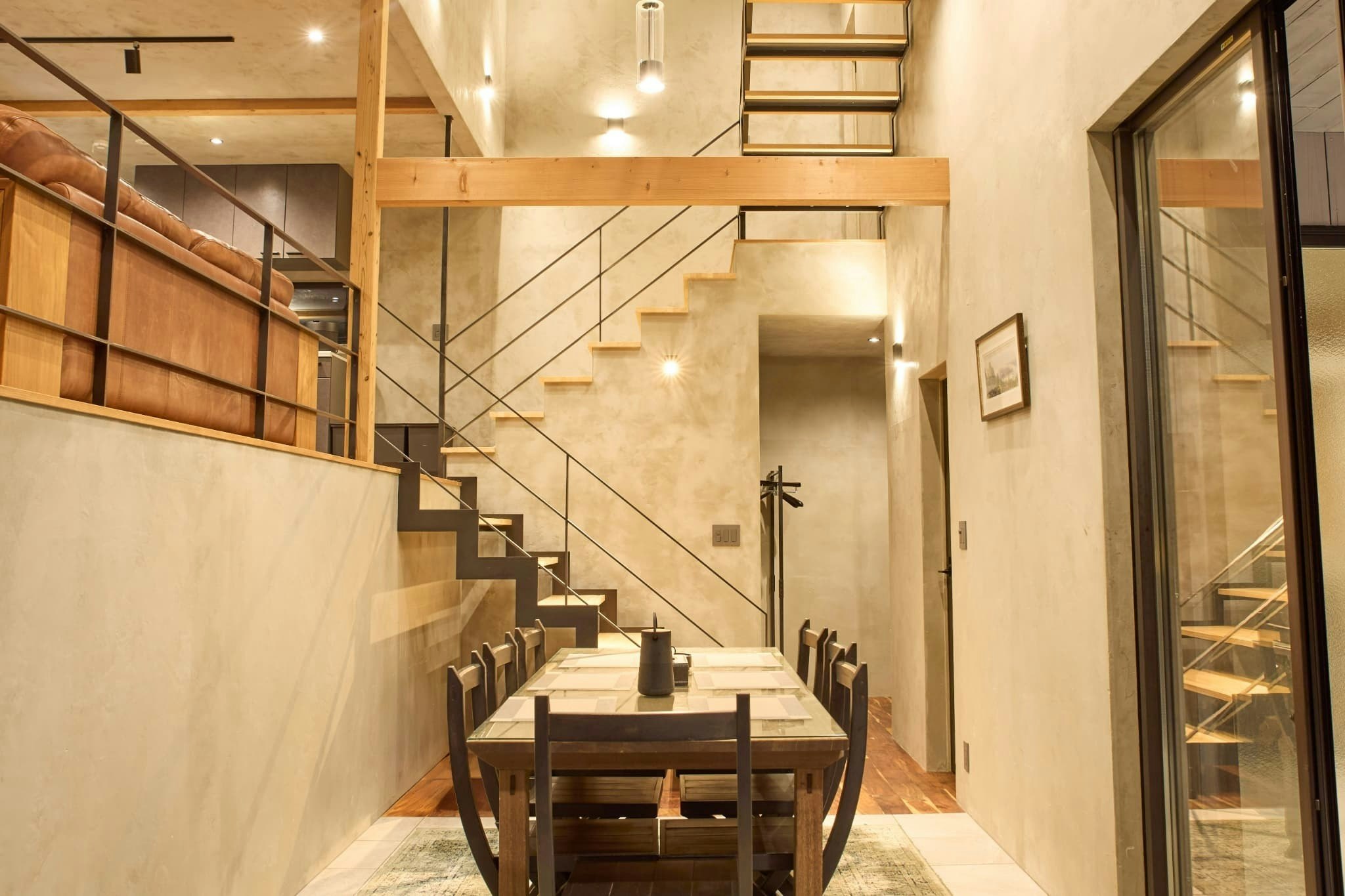 サウナ&BBQ&焚き火|ヤシの木に囲まれた、モダンと木の温もりが融合するデザイナーズヴィラ