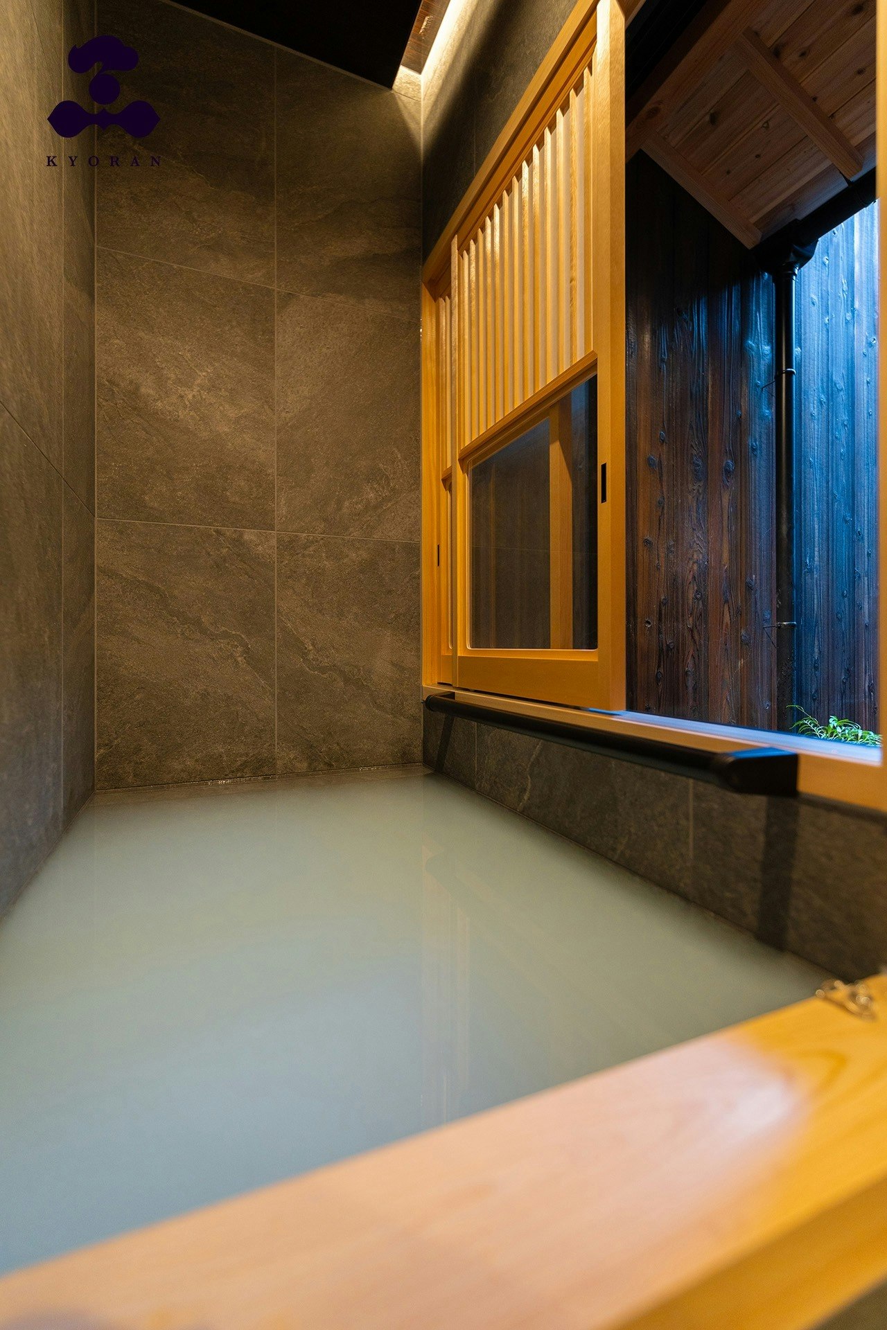 京都駅徒歩8分、アクセス便利好立地、4名2LDK、温もりある静かな町家一棟貸し