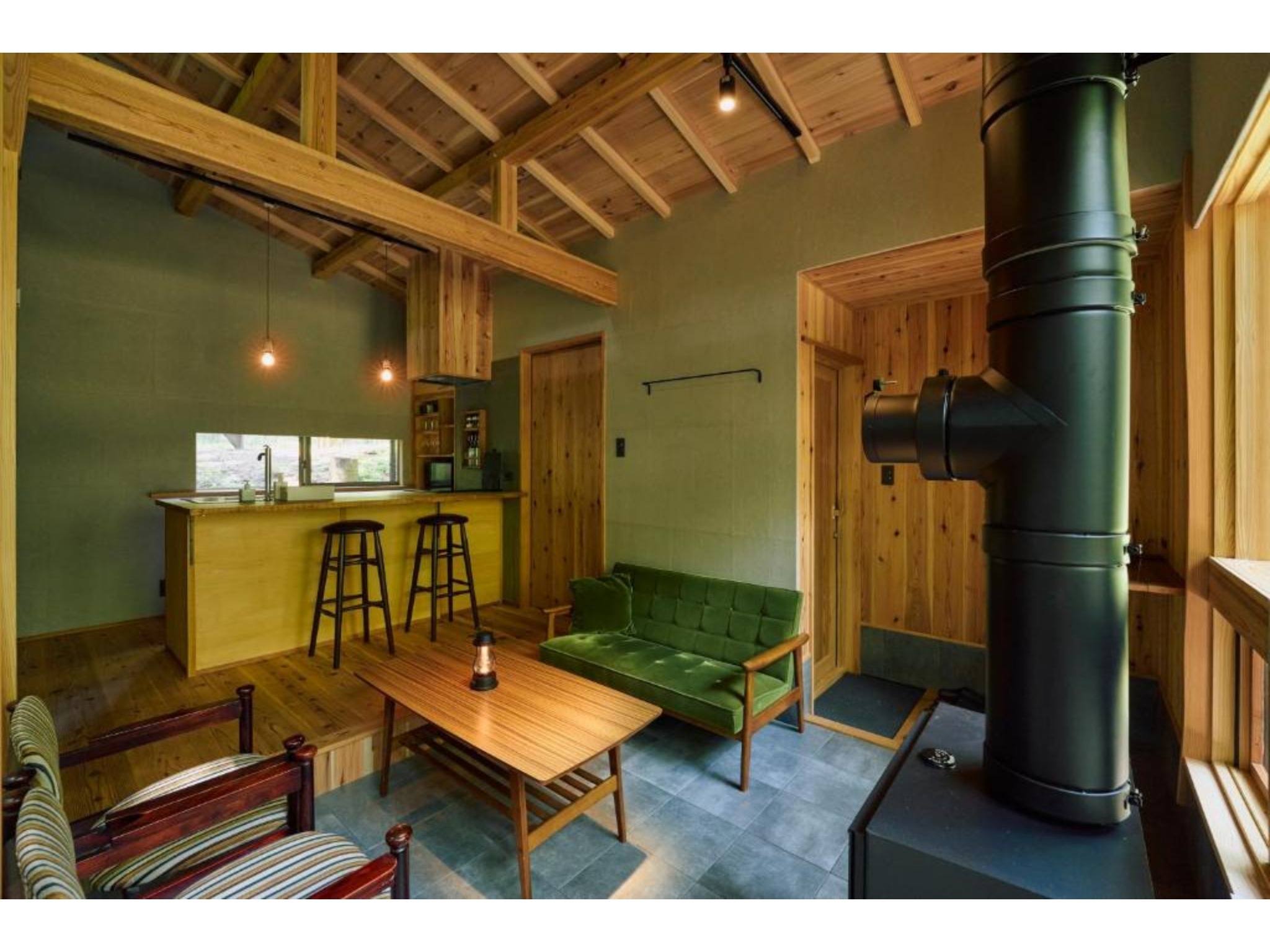 【禁煙】Hut -float- 薪ストーブがある池のほとりの暮らし