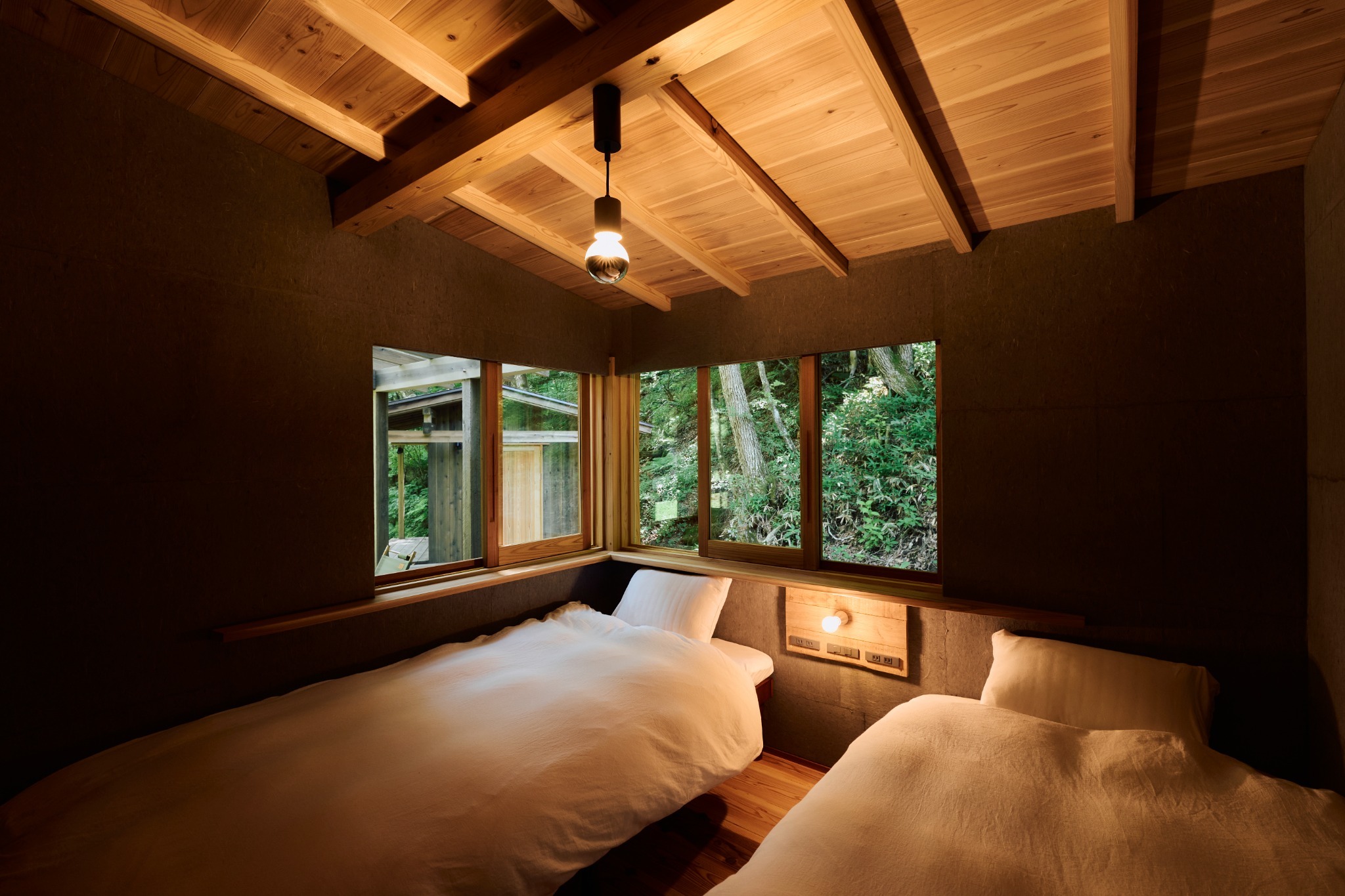 【禁煙】Hut -float- 薪ストーブがある池のほとりの暮らし