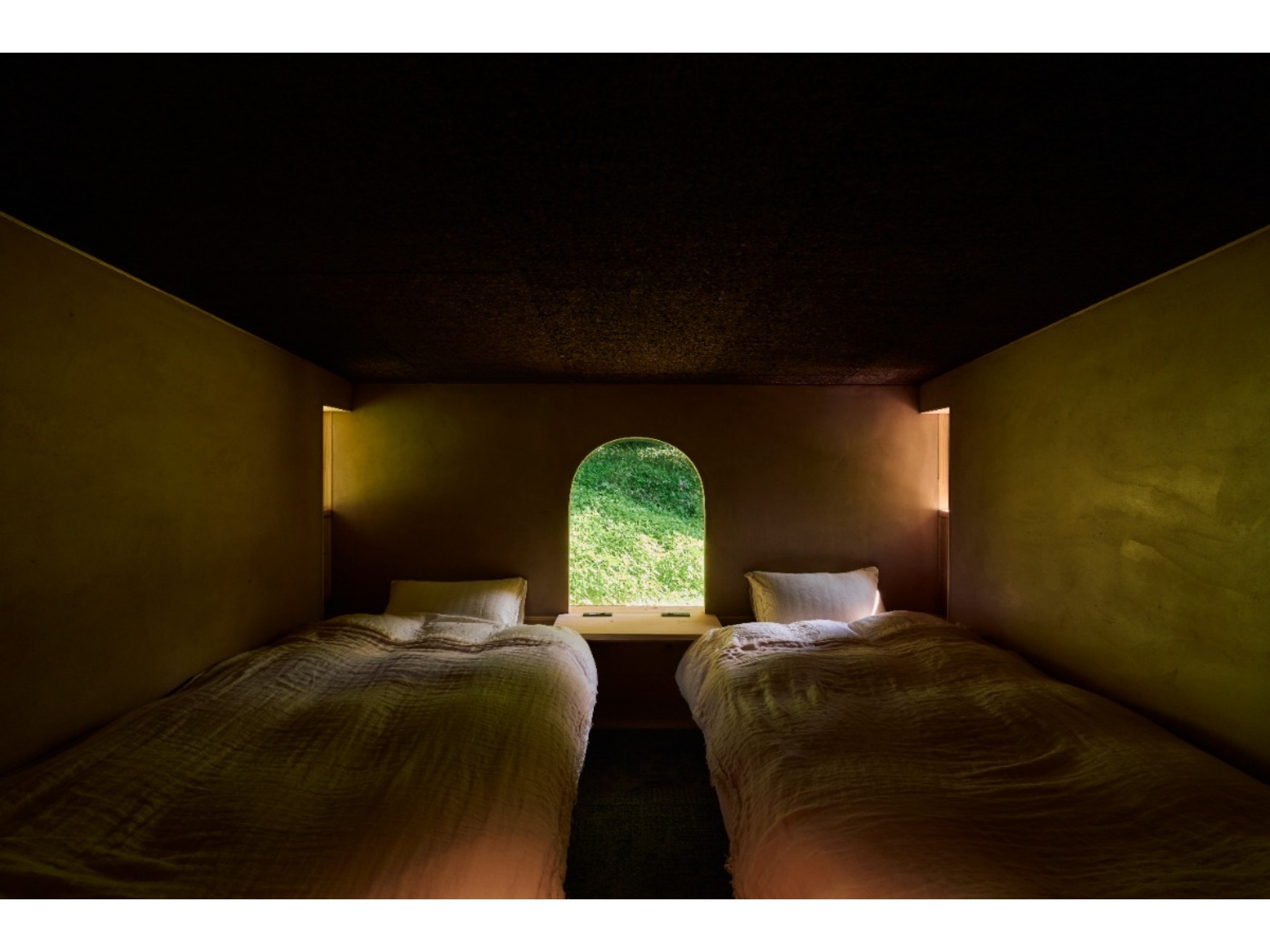 【禁煙】Hut -coal- 森に佇む漆黒の小さな家