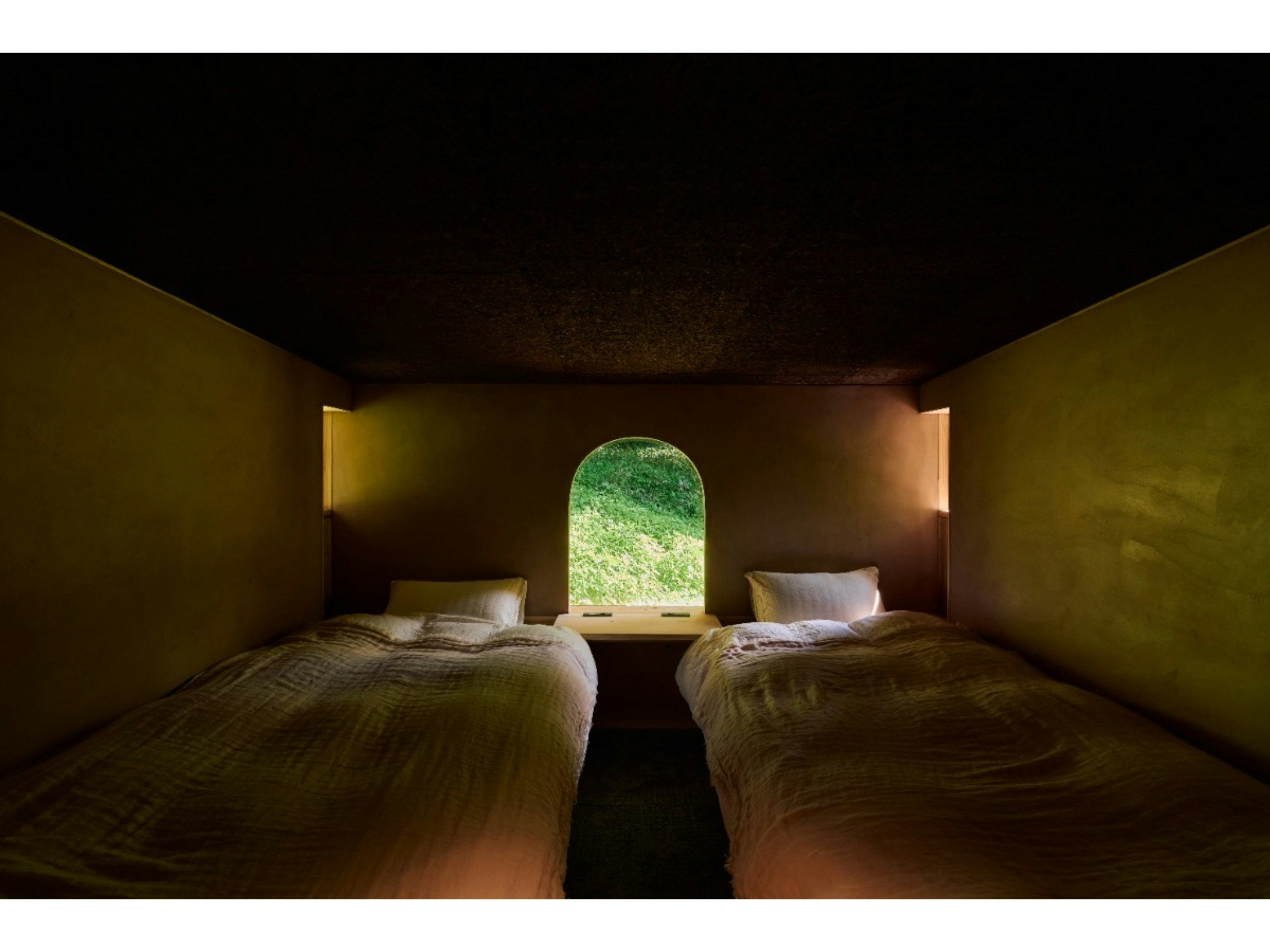 【禁煙】Hut -coal- 森に佇む漆黒の小さな家