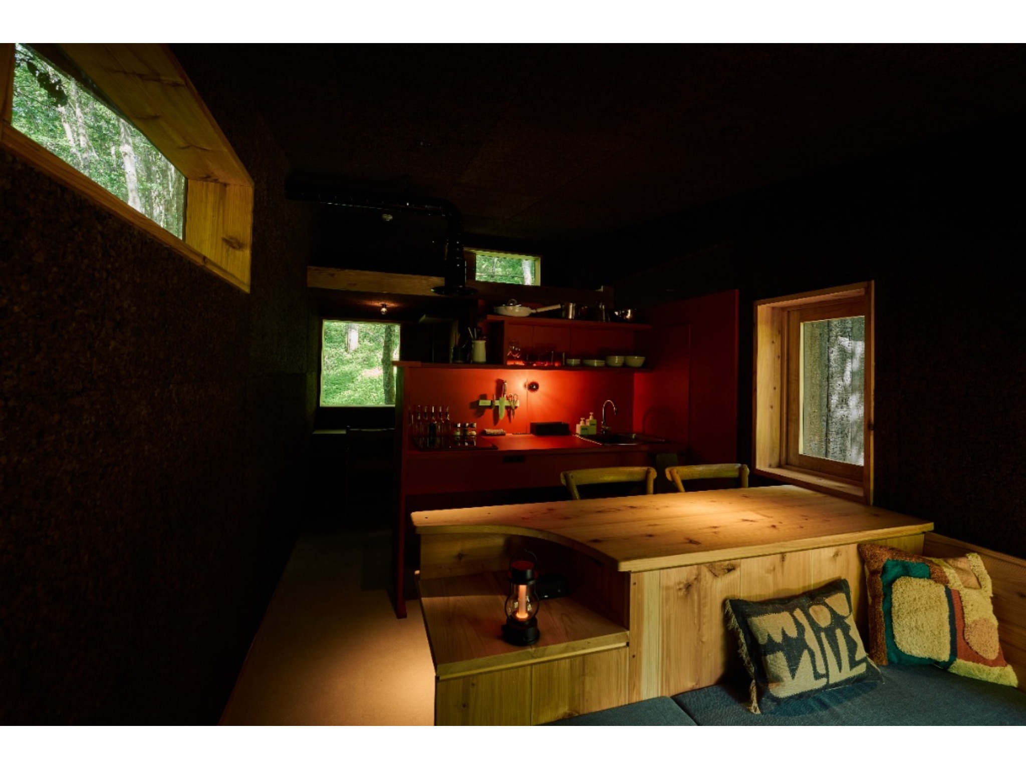 【禁煙】Hut -coal- 森に佇む漆黒の小さな家