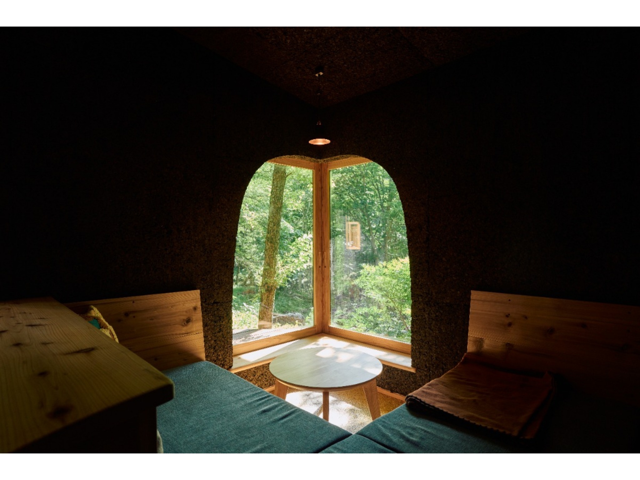 【禁煙】Hut -coal- 森に佇む漆黒の小さな家