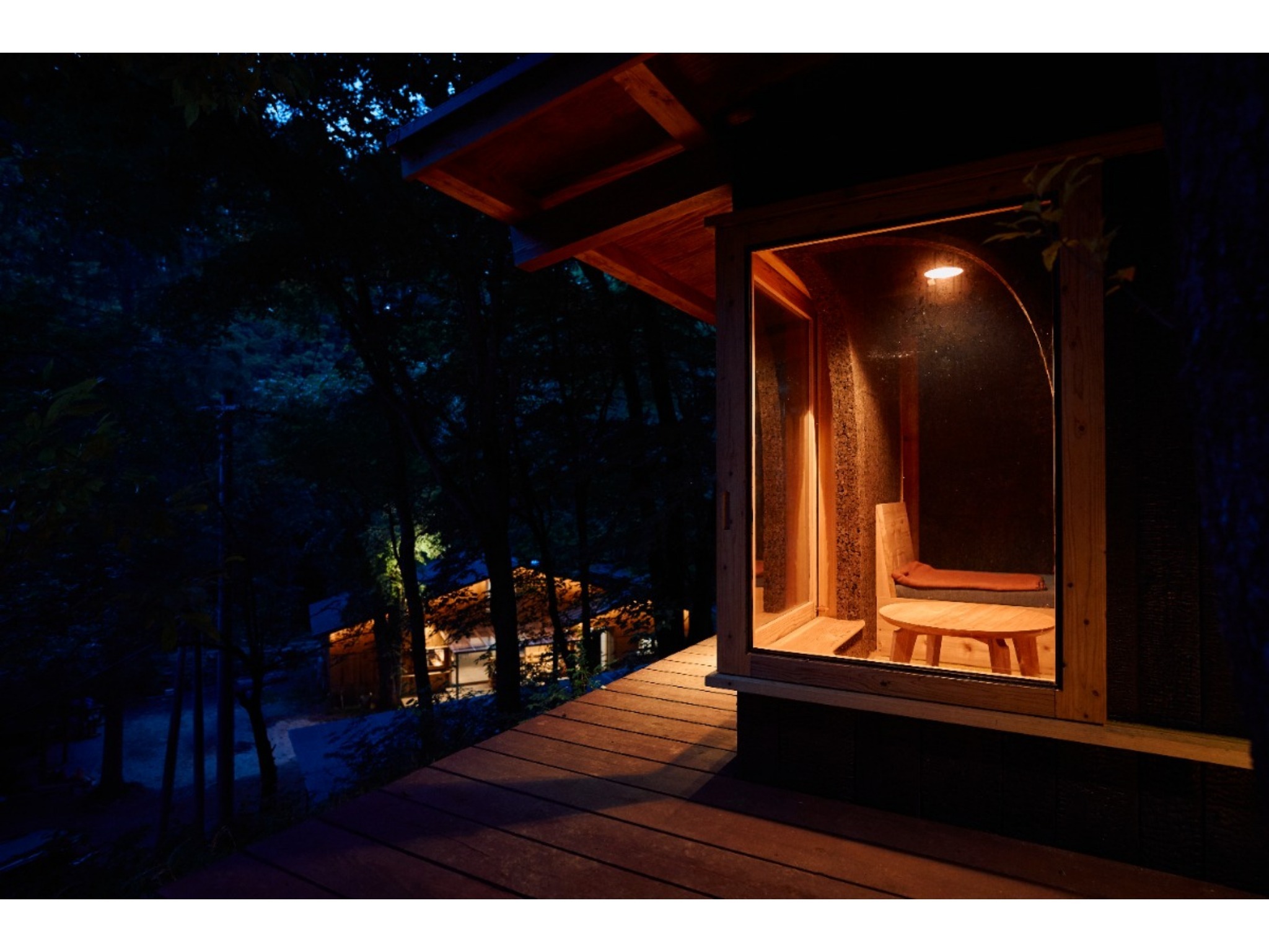 【禁煙】Hut -coal- 森に佇む漆黒の小さな家