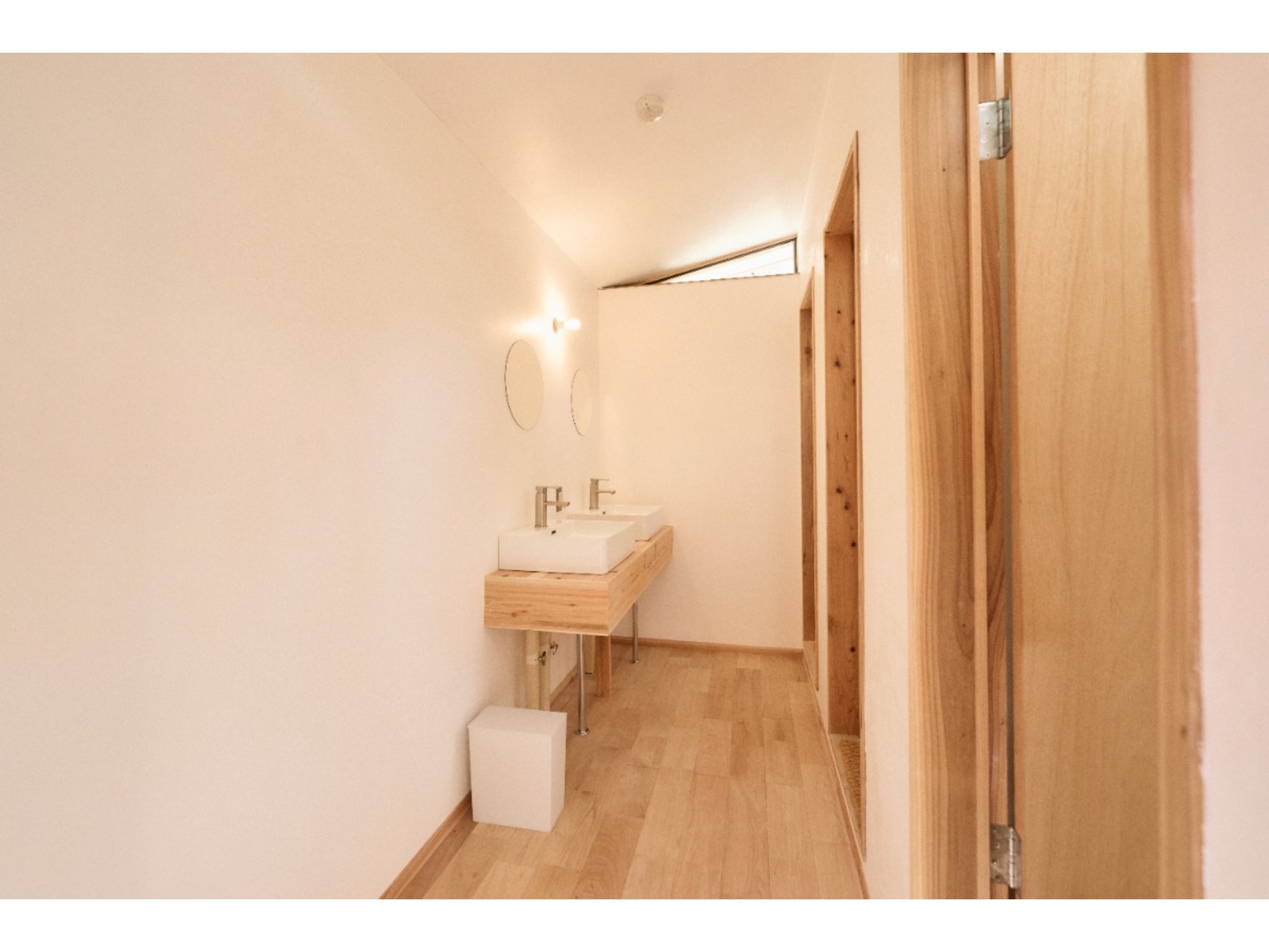 【禁煙】Hut -coal- 森に佇む漆黒の小さな家