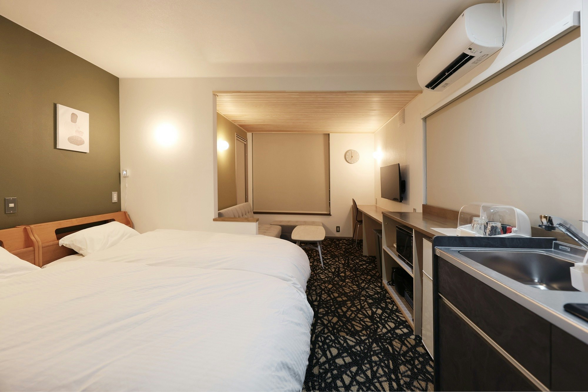 Ark Coat 202  Hiragishi Hotel-Like Studio w/ Desk