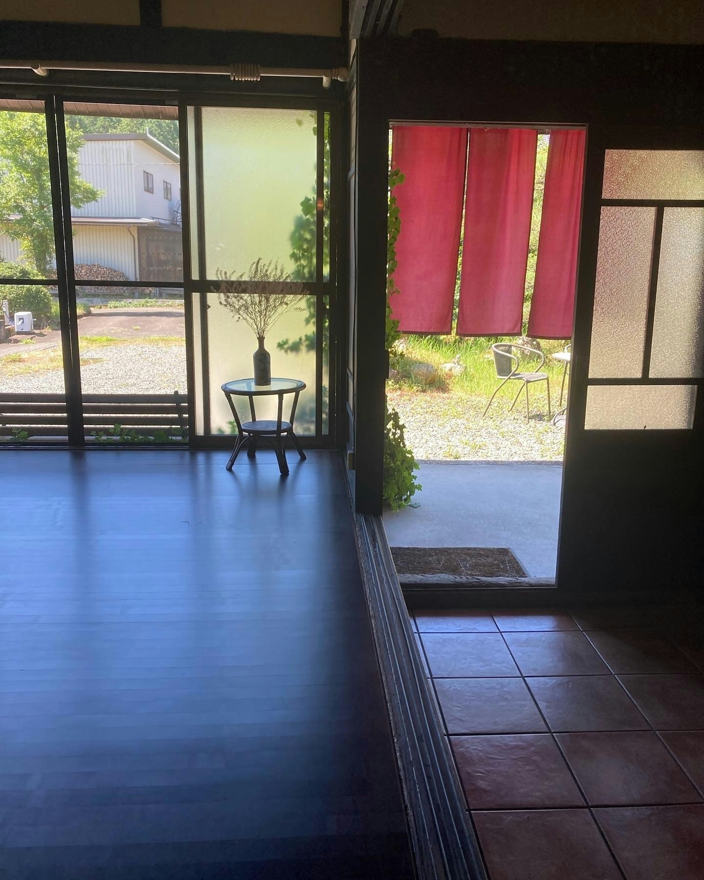 和室3部屋(和室一部屋には堀こたつあり)、洋室1部屋(薪ストーブあり)