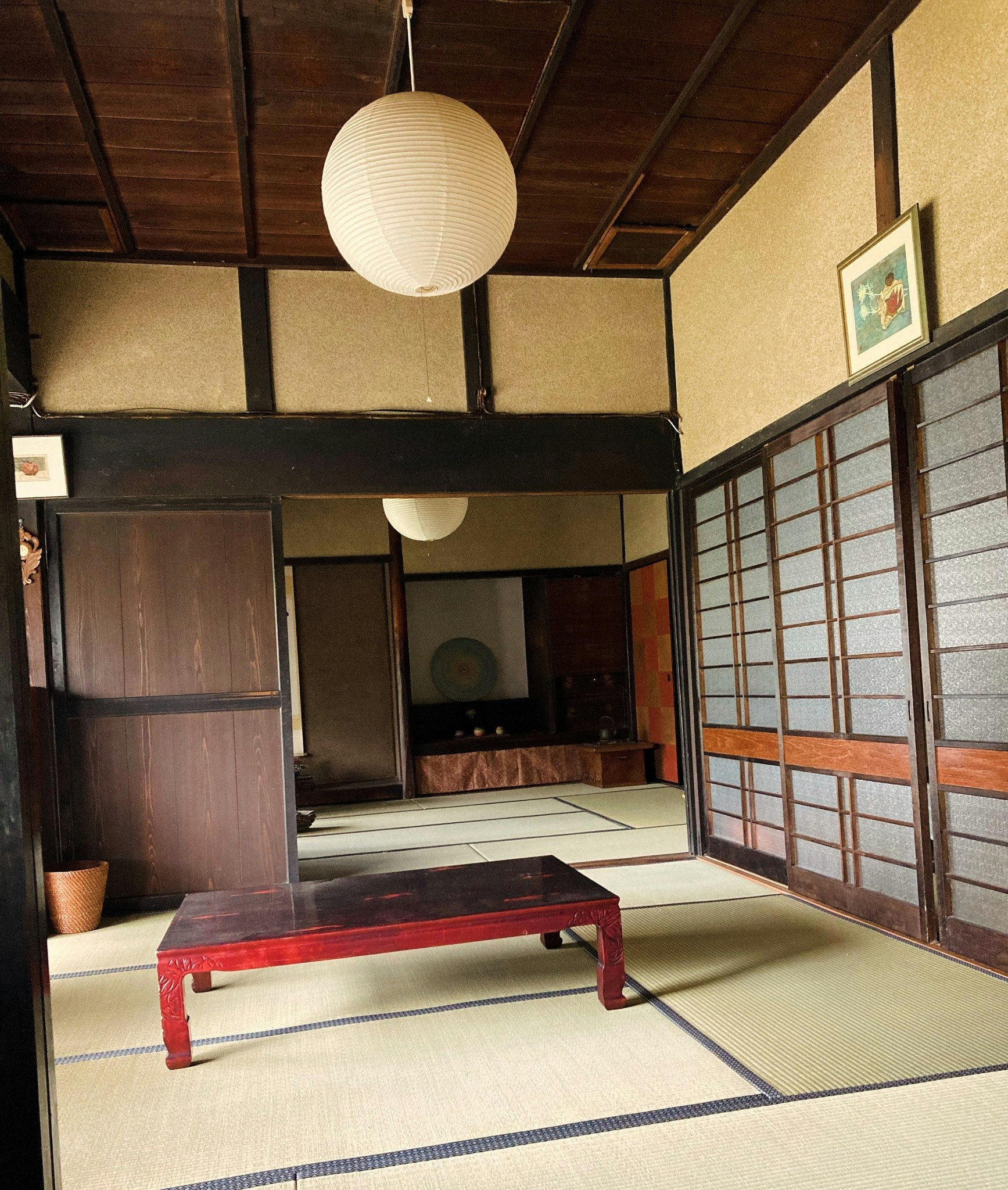 和室3部屋(和室一部屋には堀こたつあり)、洋室1部屋(薪ストーブあり)