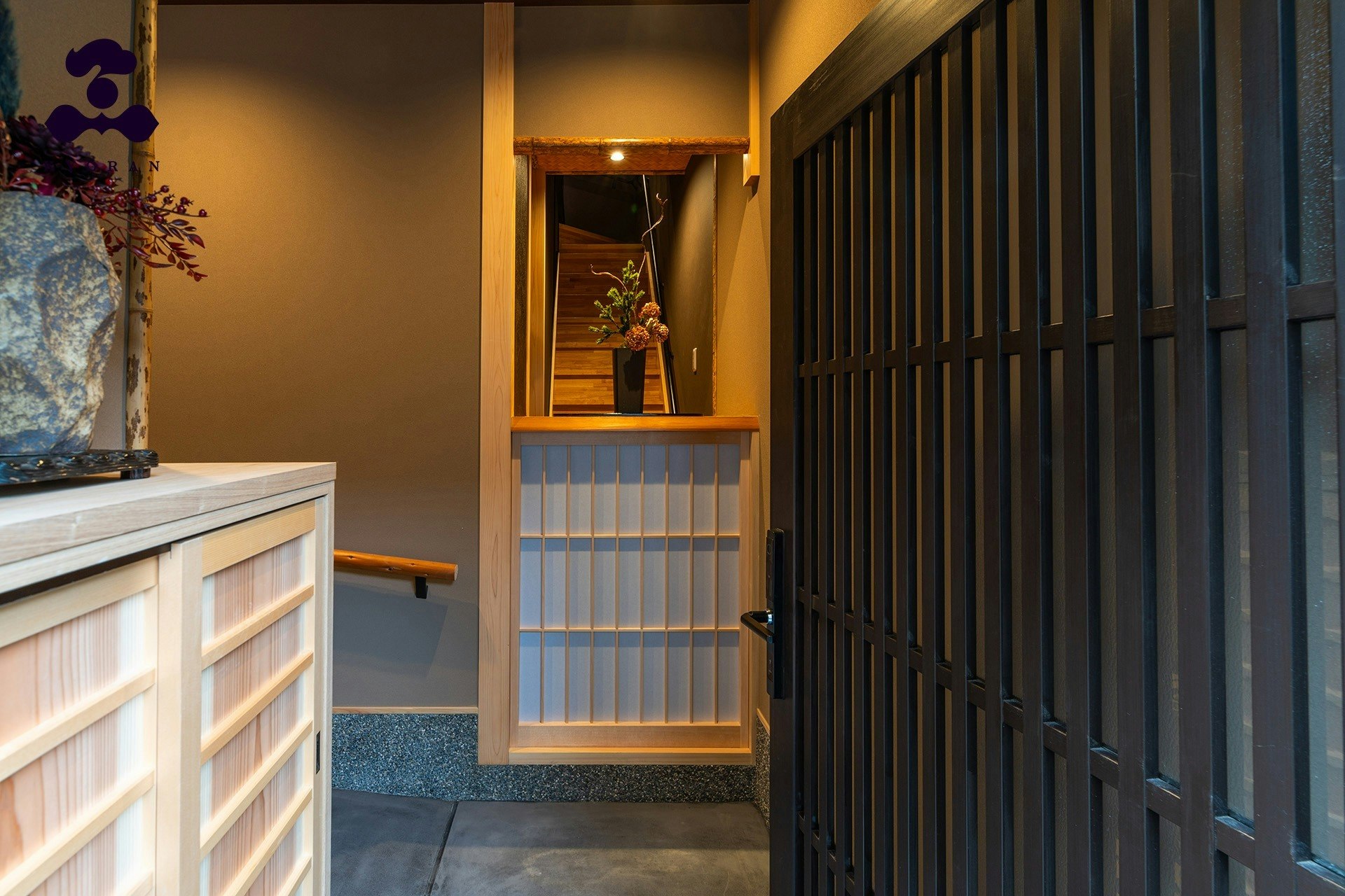 京都駅より歩8分、利便性に優れた好立地、5名2LDK、静寂を愉しむ町家一棟貸し