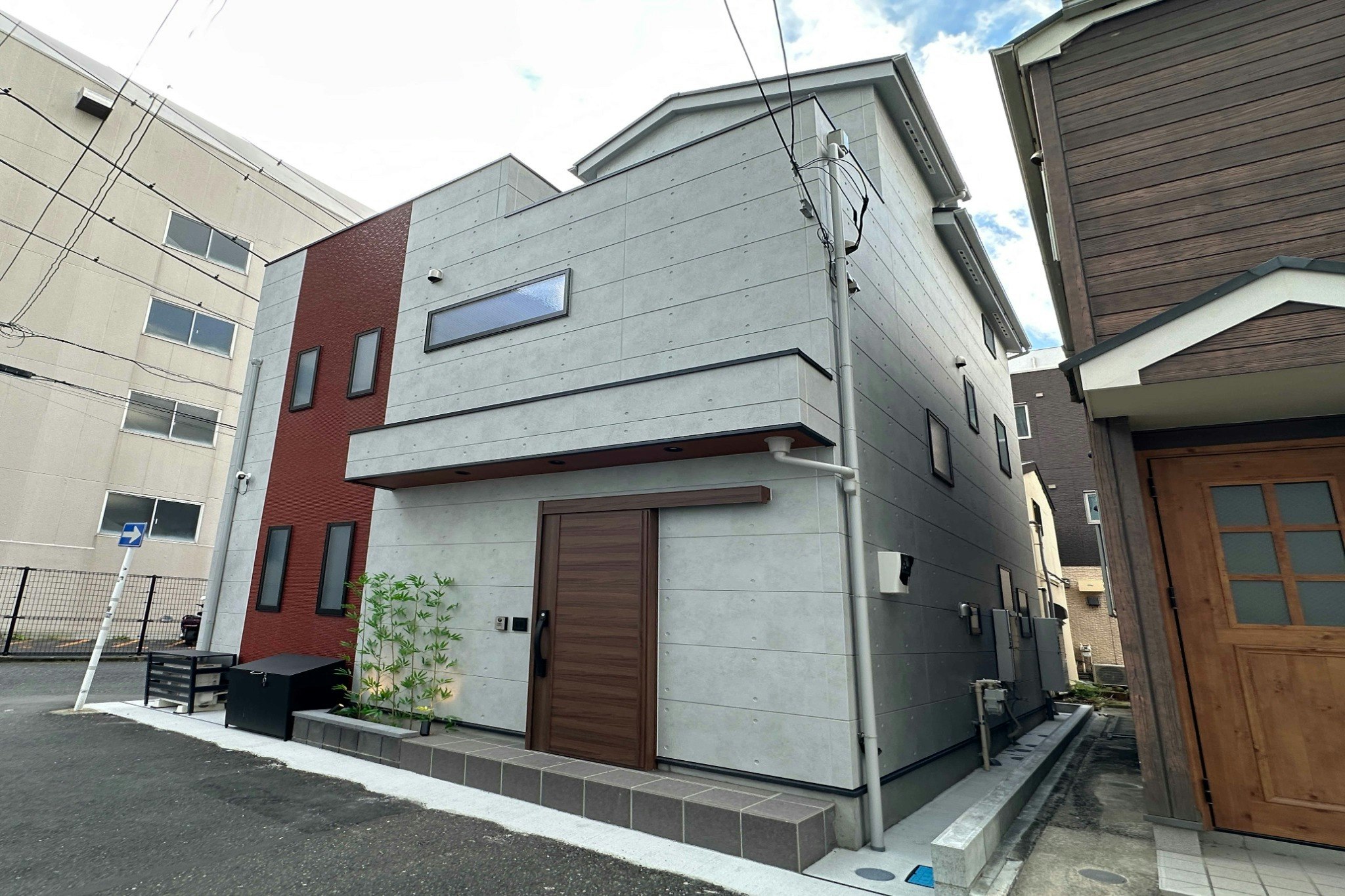 「ドリームロッジ横須賀ベース」貸切住宅、横須賀中央駅徒歩7分、市役所近く、個室サウナ、家具家電完備