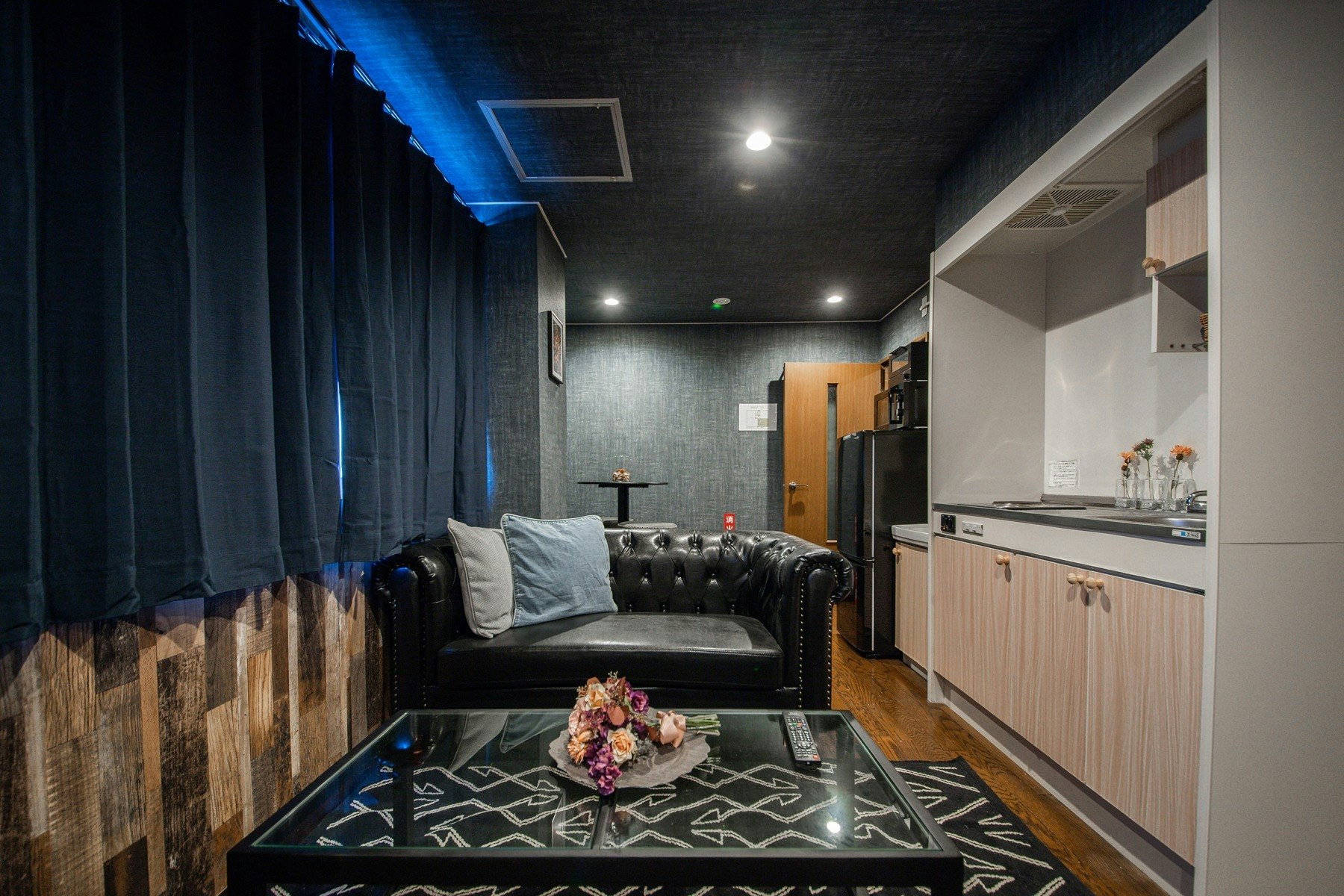 SILK COURT 202