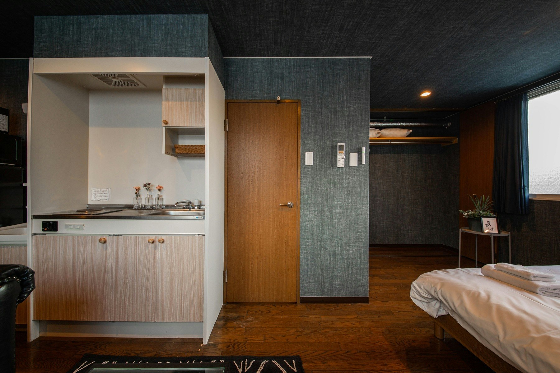 SILK COURT 202