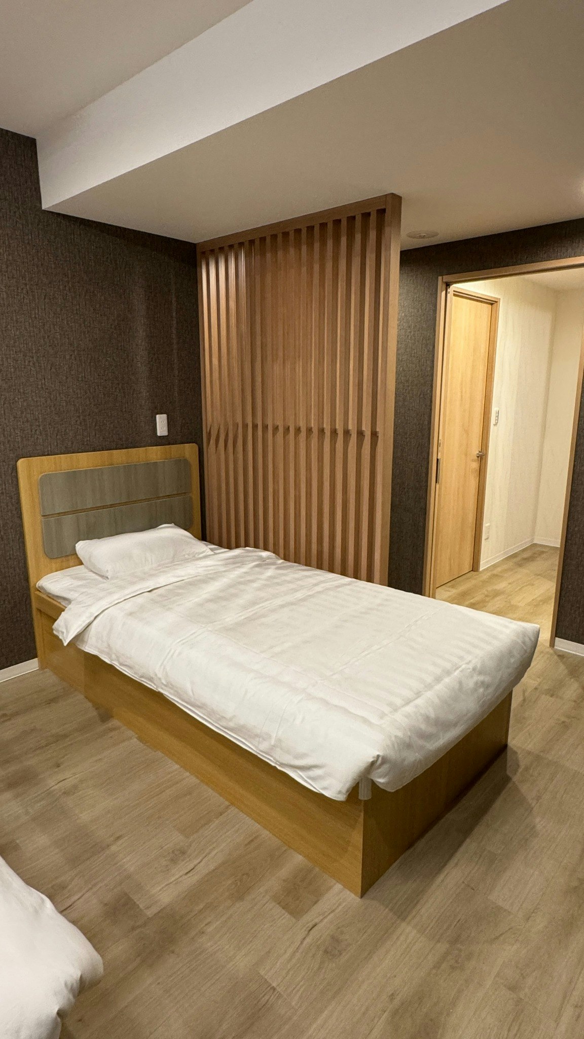 【洋室トリプルルーム】天王寺駅徒歩2分・シングルベッド3台の洋室・シャワーブース