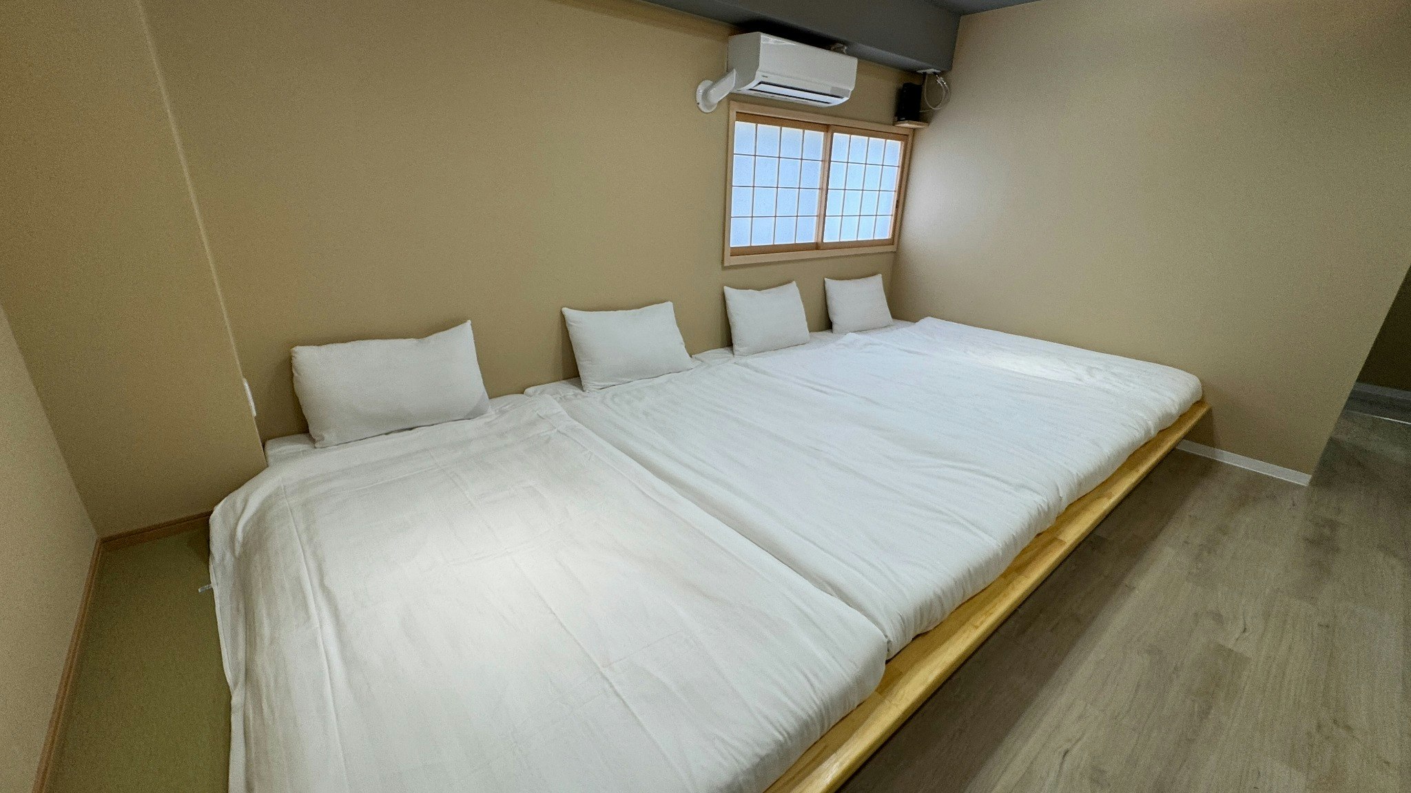【和室クワッドルーム】天王寺駅まで徒歩2分・和モダン4人部屋・シャワーのみ