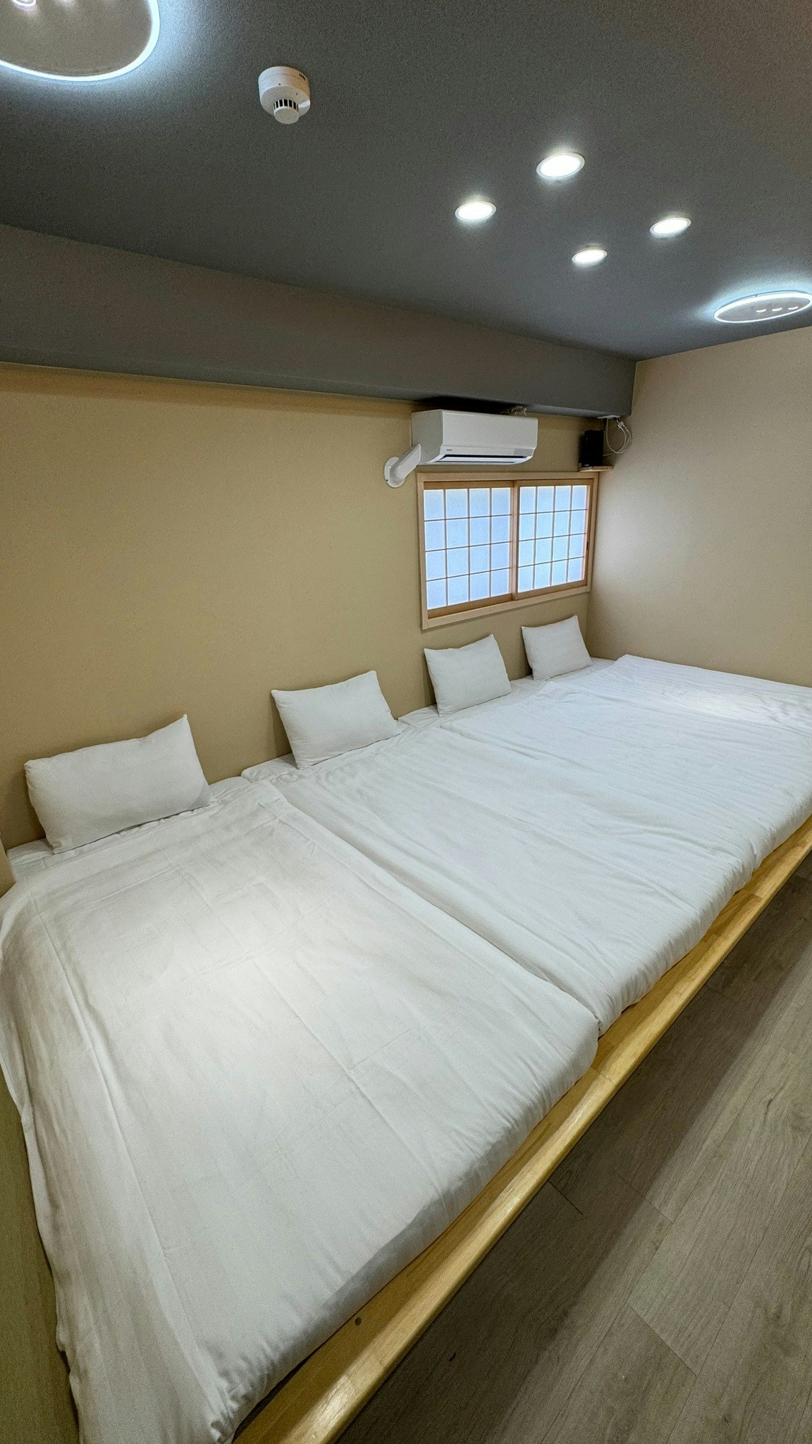 【クワッドルームA(シャワー)】天王寺駅まで徒歩2分・和モダン4人部屋・シャワーのみ